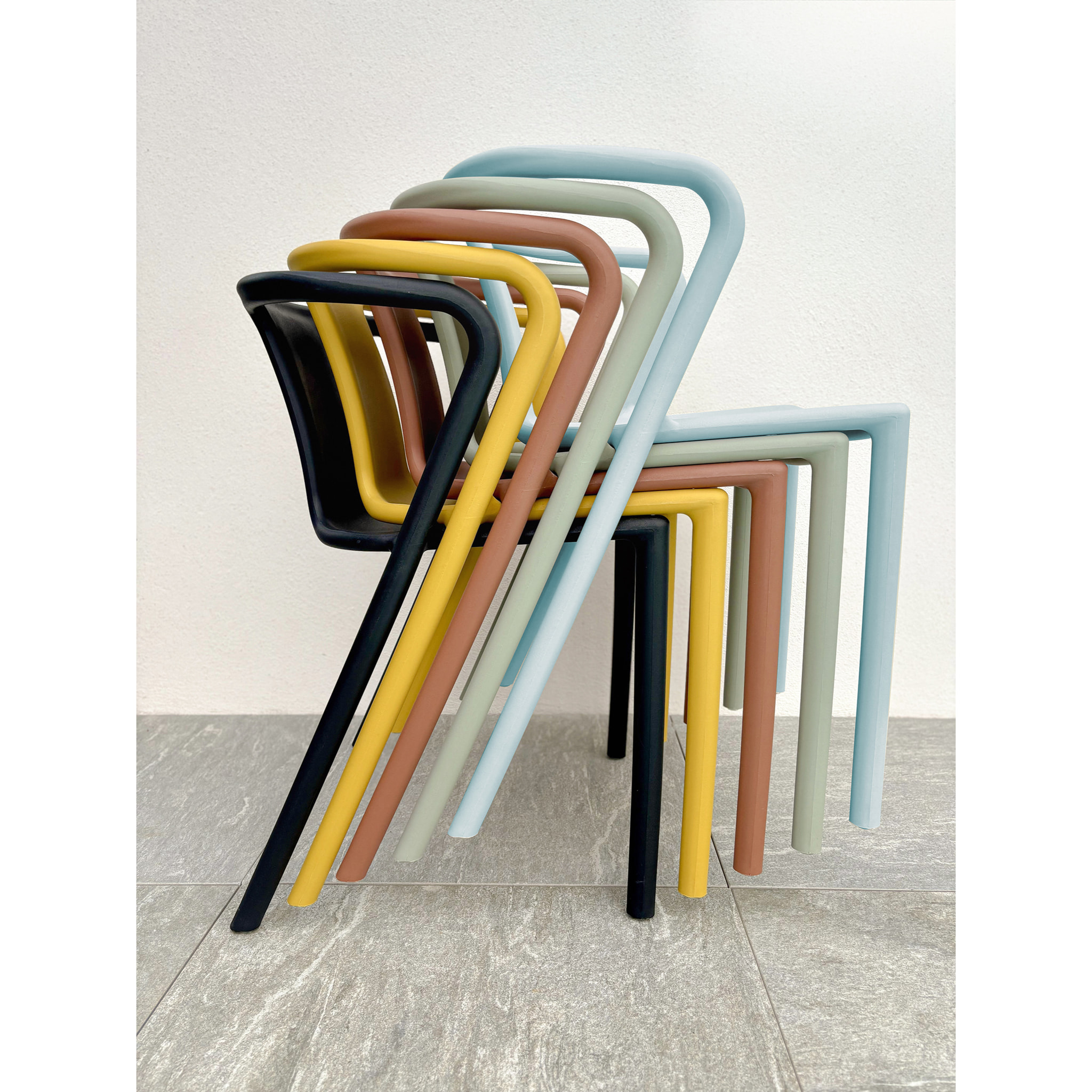 DIEGO - Fauteuil de jardin empilable en Polypropylène bleu azur
