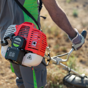 Desbrozadora de gasolina motor de 2 tiempos de 65cc y 4.9cv - Greencut GGT650XE-2