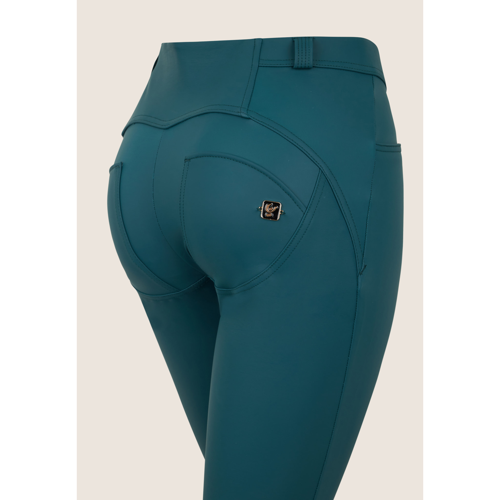 Pantaloni WR.UP® vita regular fondo bootcut in similpelle