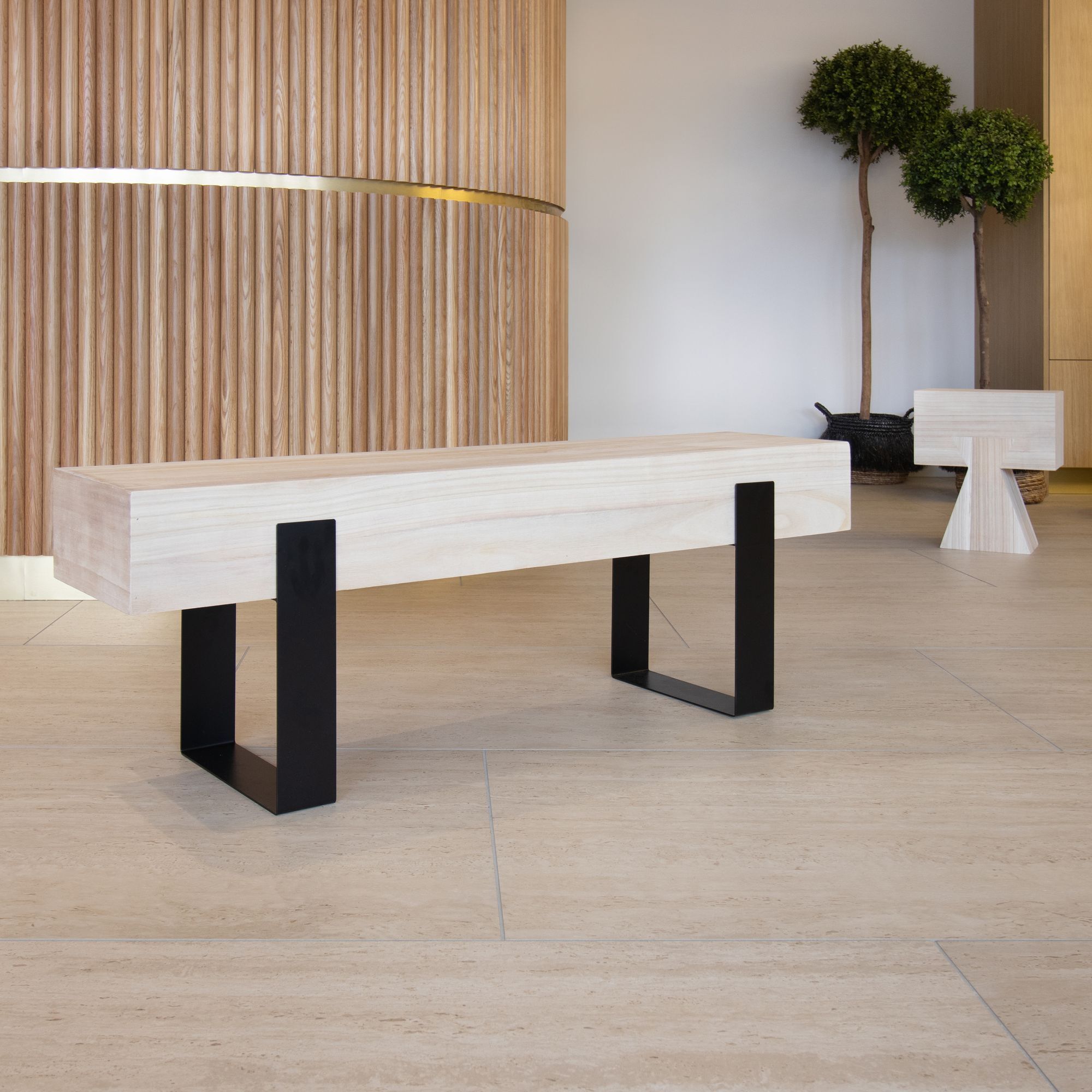 Banc en bois et pieds en métal noir ORA