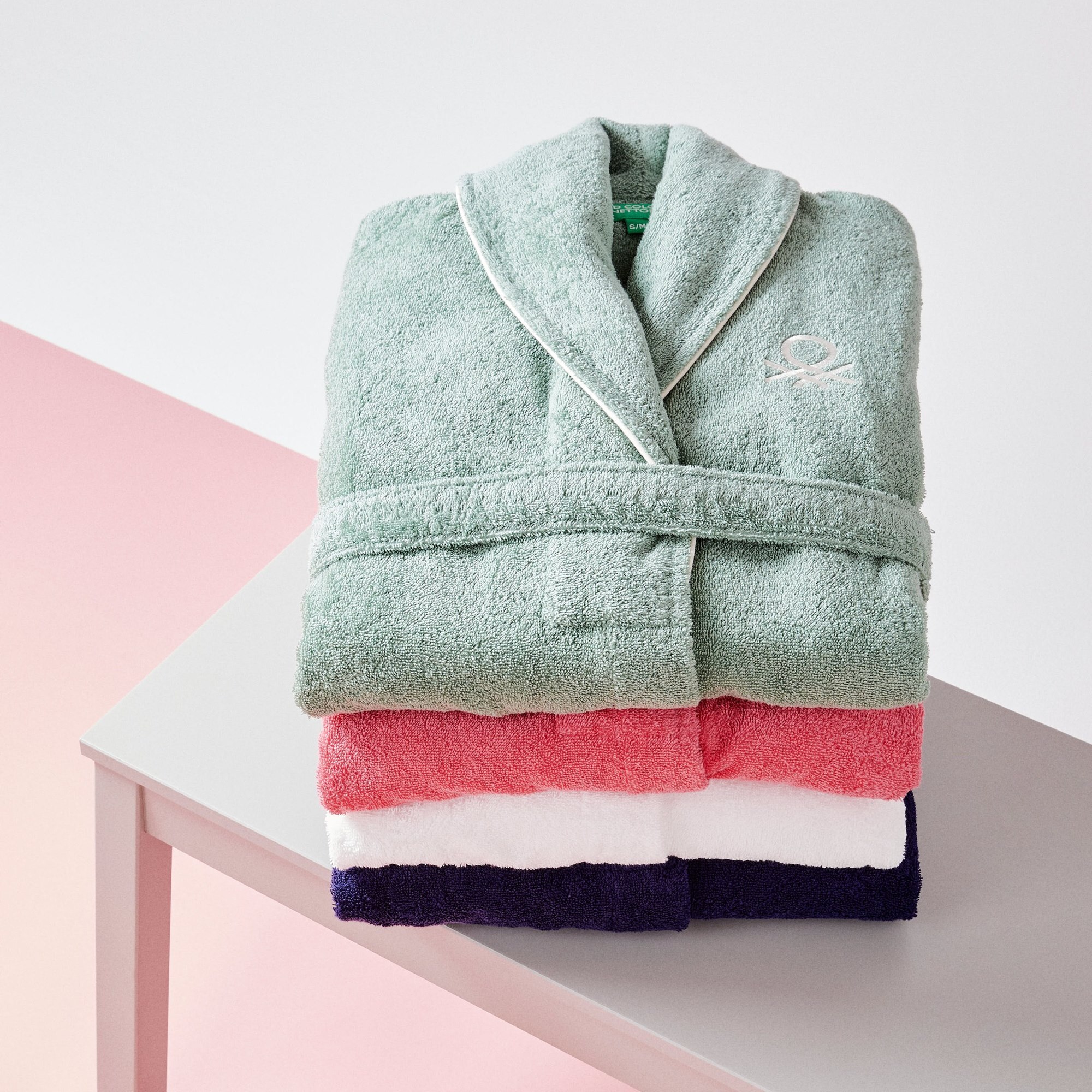 Albornoz 420gsm 100% algodon c/ logo bordado rosa core benetton