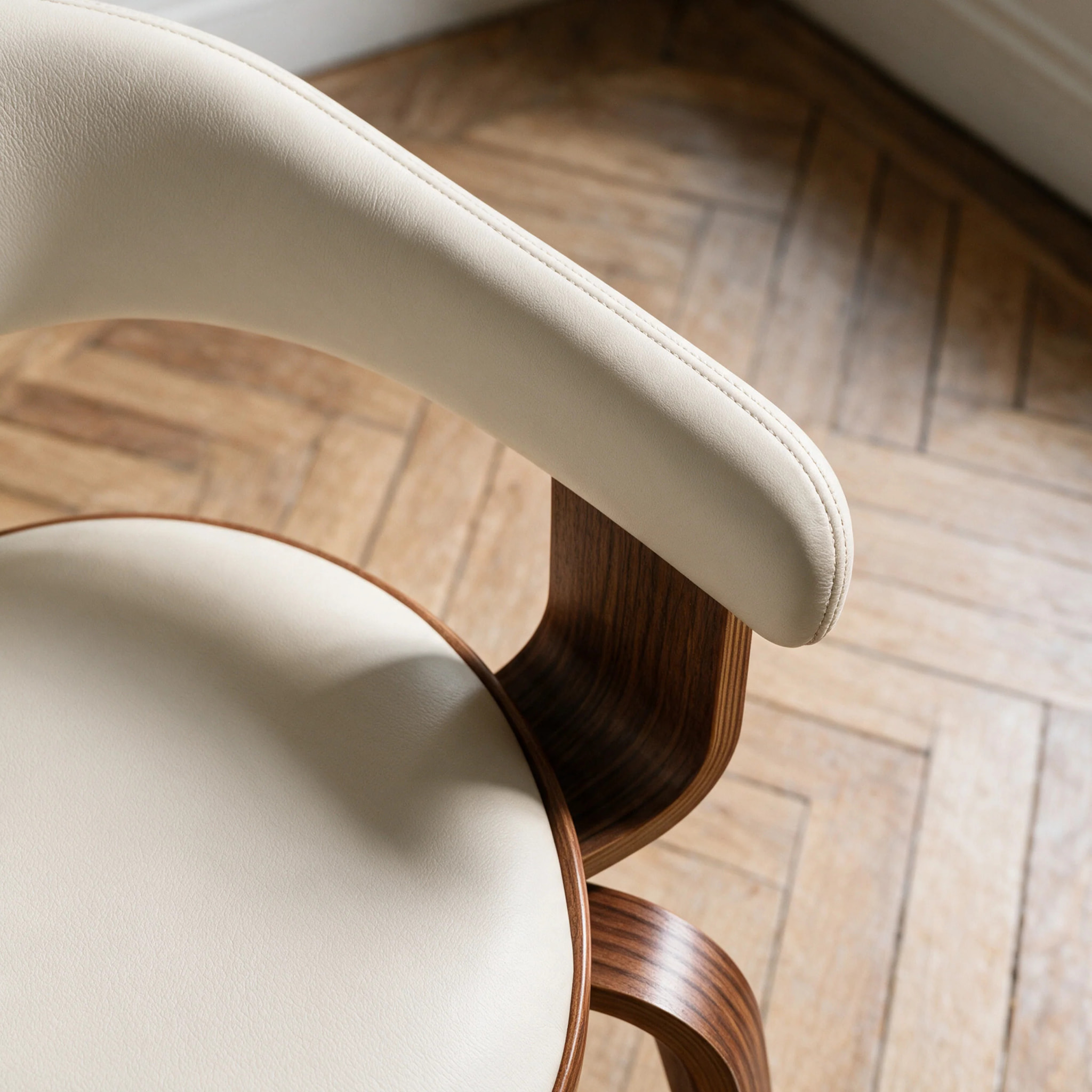 Chaise avec accoudoirs en cuir synthétique blanc - Harold