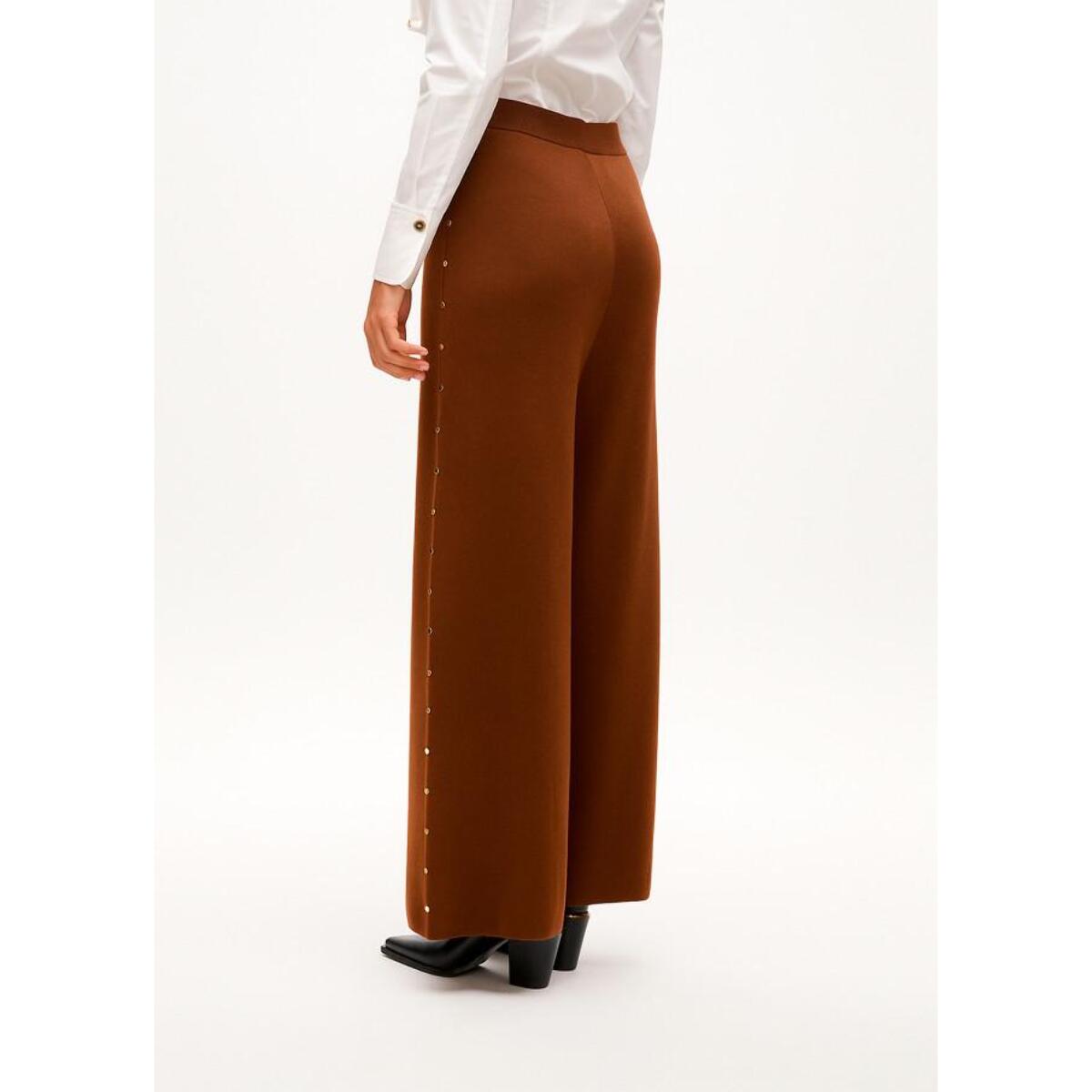 Pantaloni dritti con borchie laterali