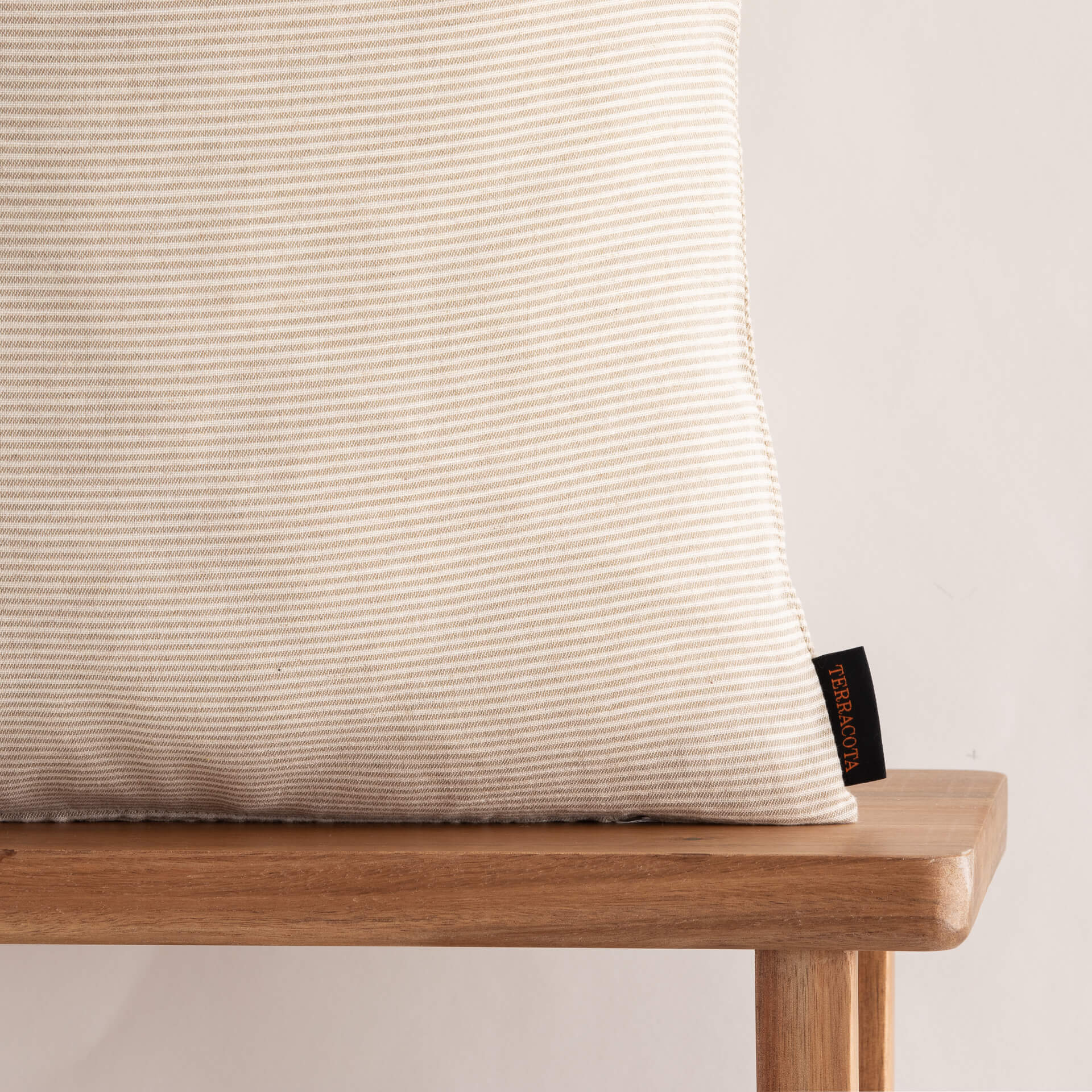 Housse de coussin jacquard 65x65 cm Jávea pequeña Tabac