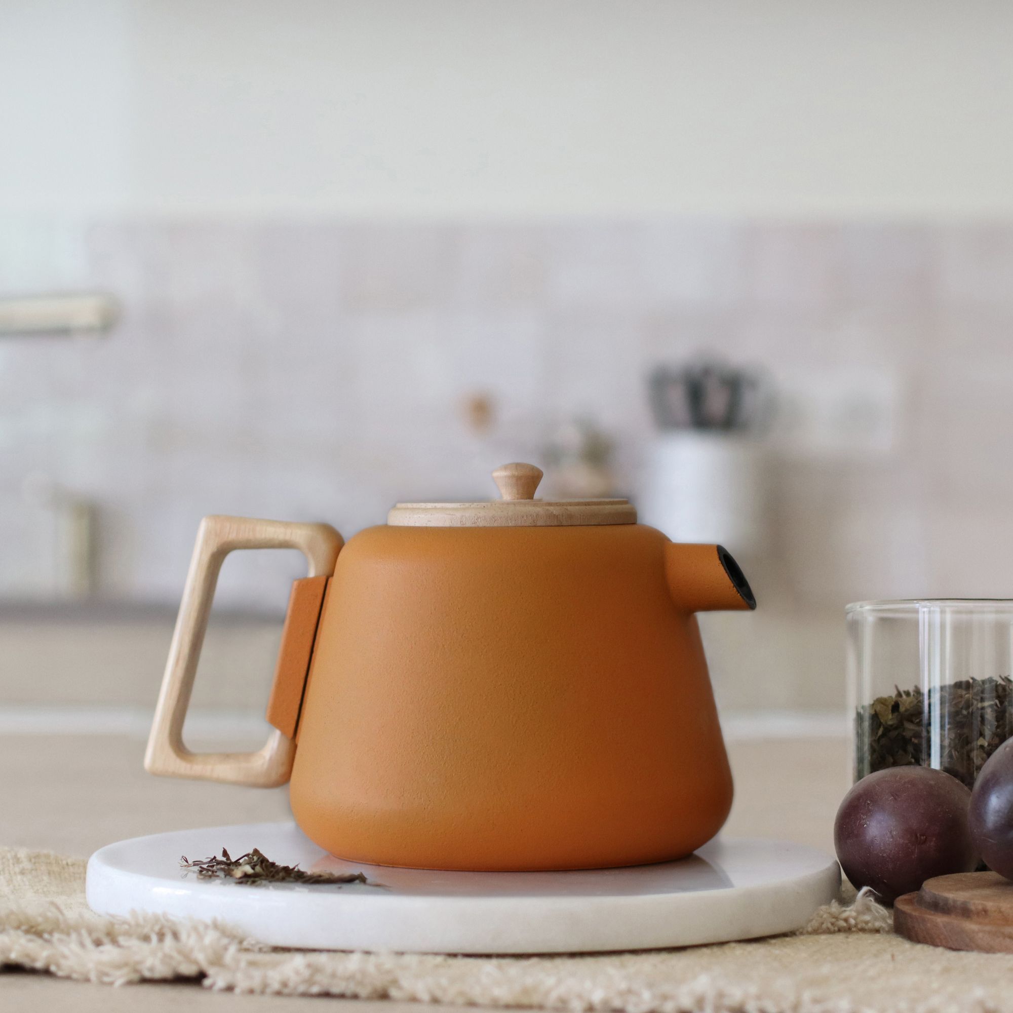 Théière en fonte jaune avec couvercle en bois 500ml VIGGO