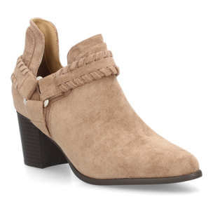 Botín western con detalles trenzados