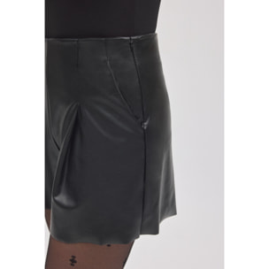 Pantaloncini neri in similpelle