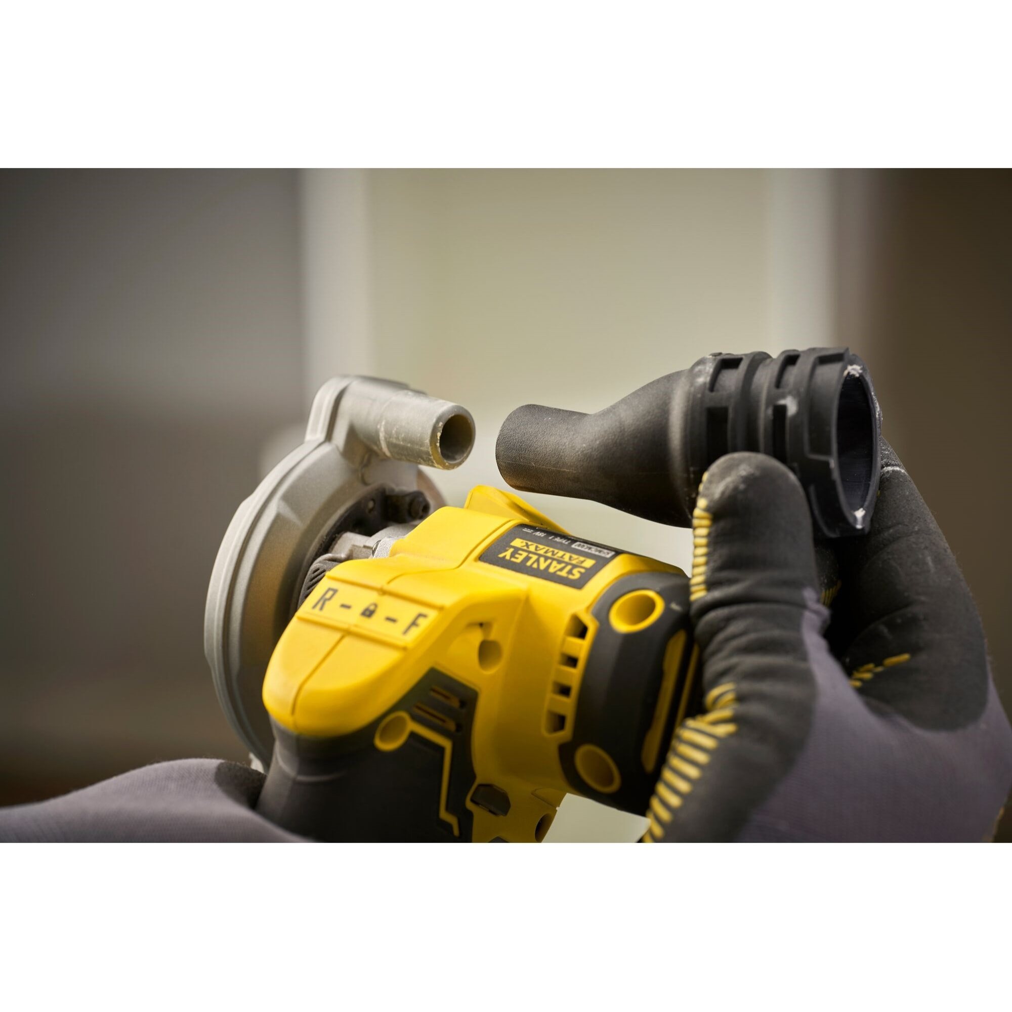 STANLEY FATMAX V20 Mini-Scie Circulaire 75 mm Brushless 18V + 2 Batteries 2Ah SFMCM300D2-QW