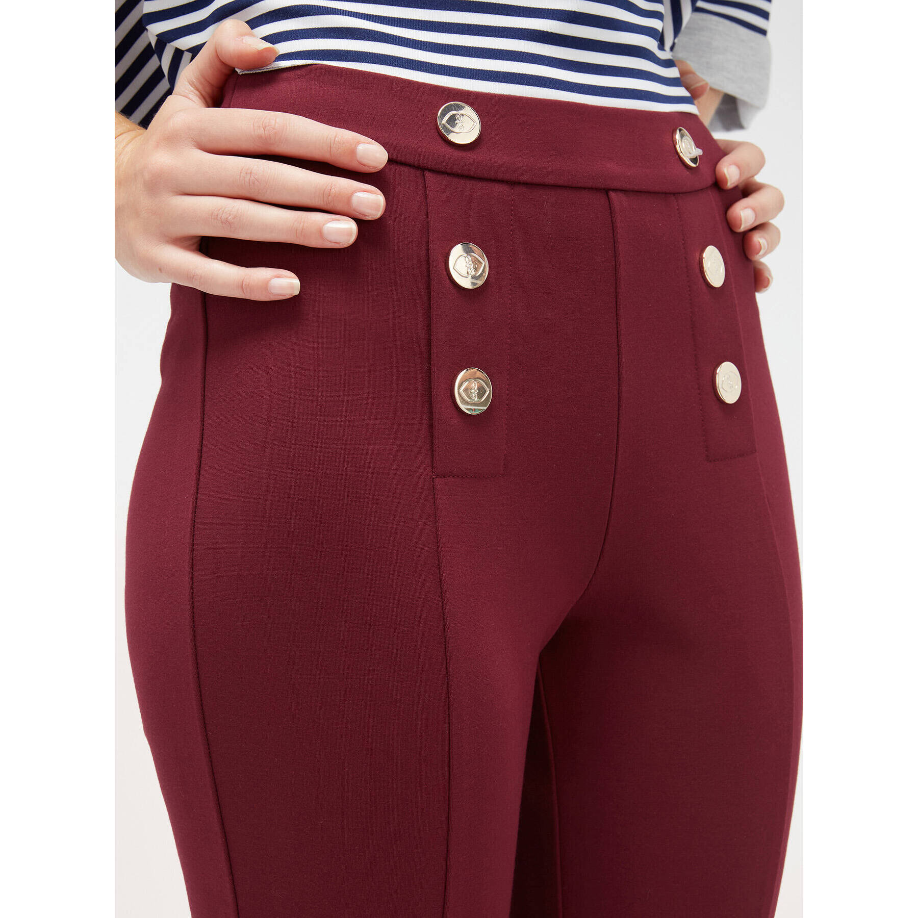 Motivi - Pantalón flare de punto milano con detalle de botones - Burgundy