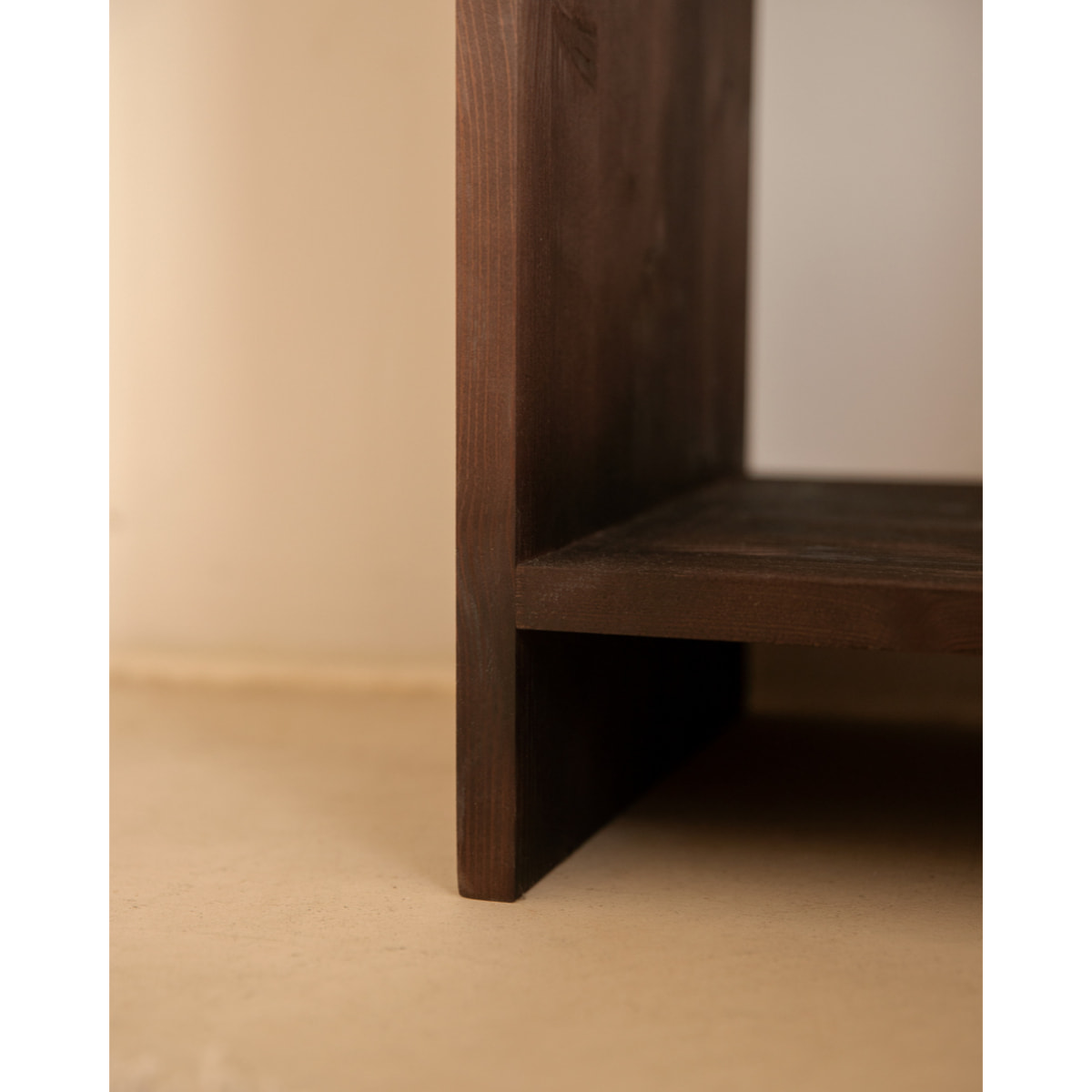 Table de chevet en bois massif avec un tiroir en blanc 60x40cm Hauteur: 60 Longueur: 40 Largeur: 29.5