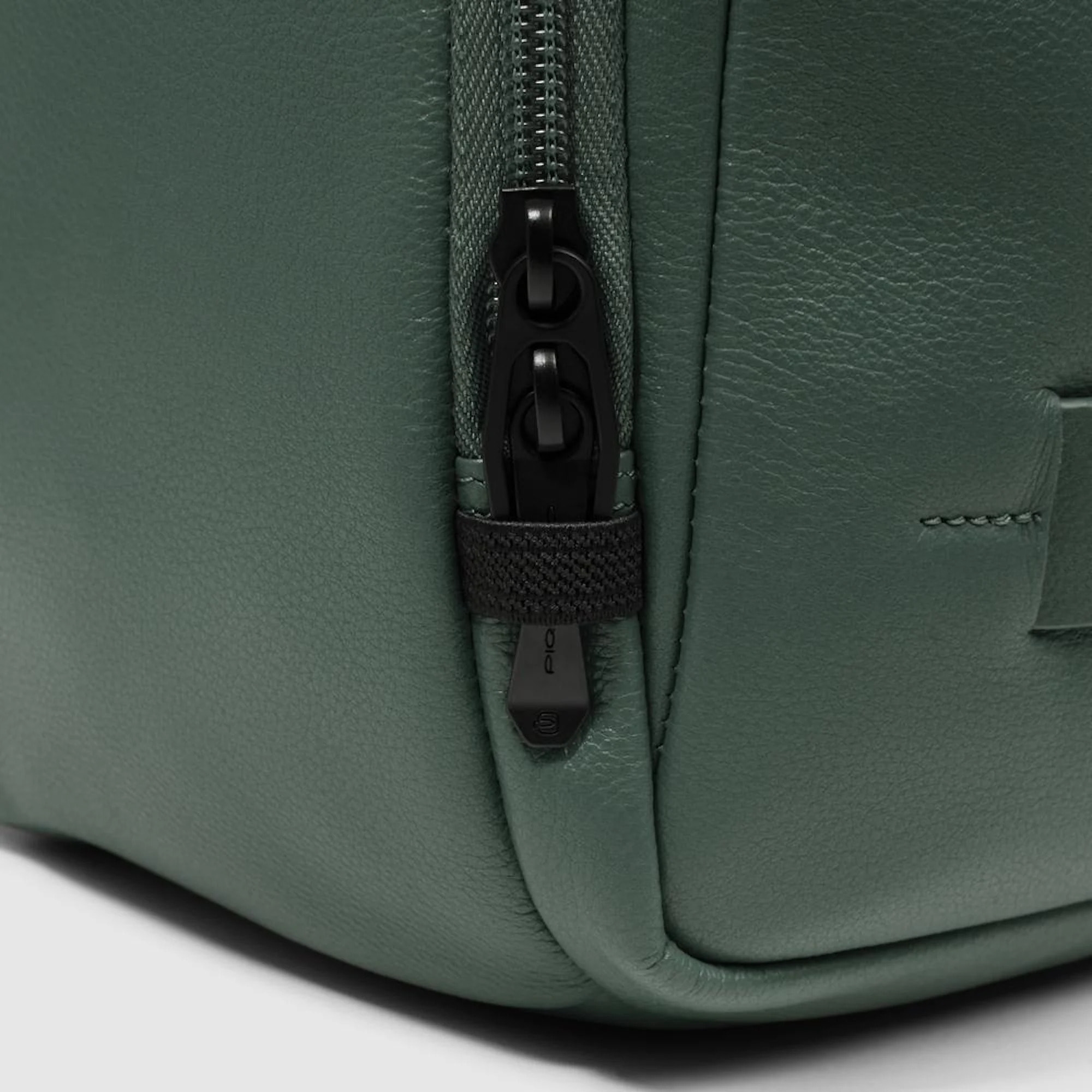 Piquadro Zaino porta pc e iPad® con tasca per Piquadro Smart Tracker, protezioni antiurto e RFID