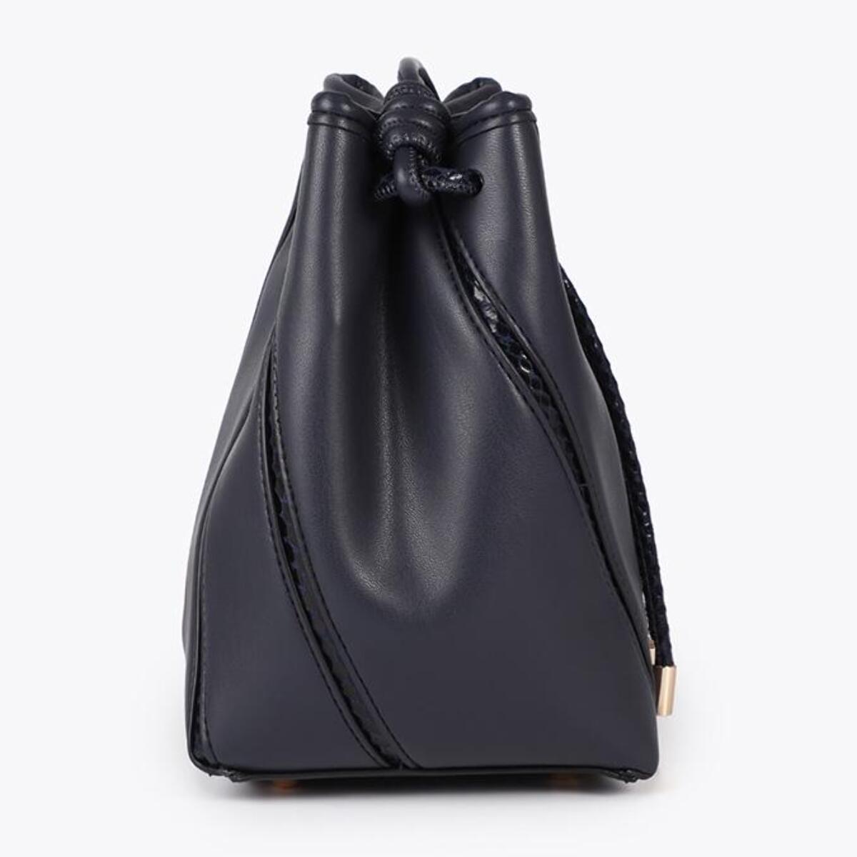 Tracolla con dettagli effetto serpente