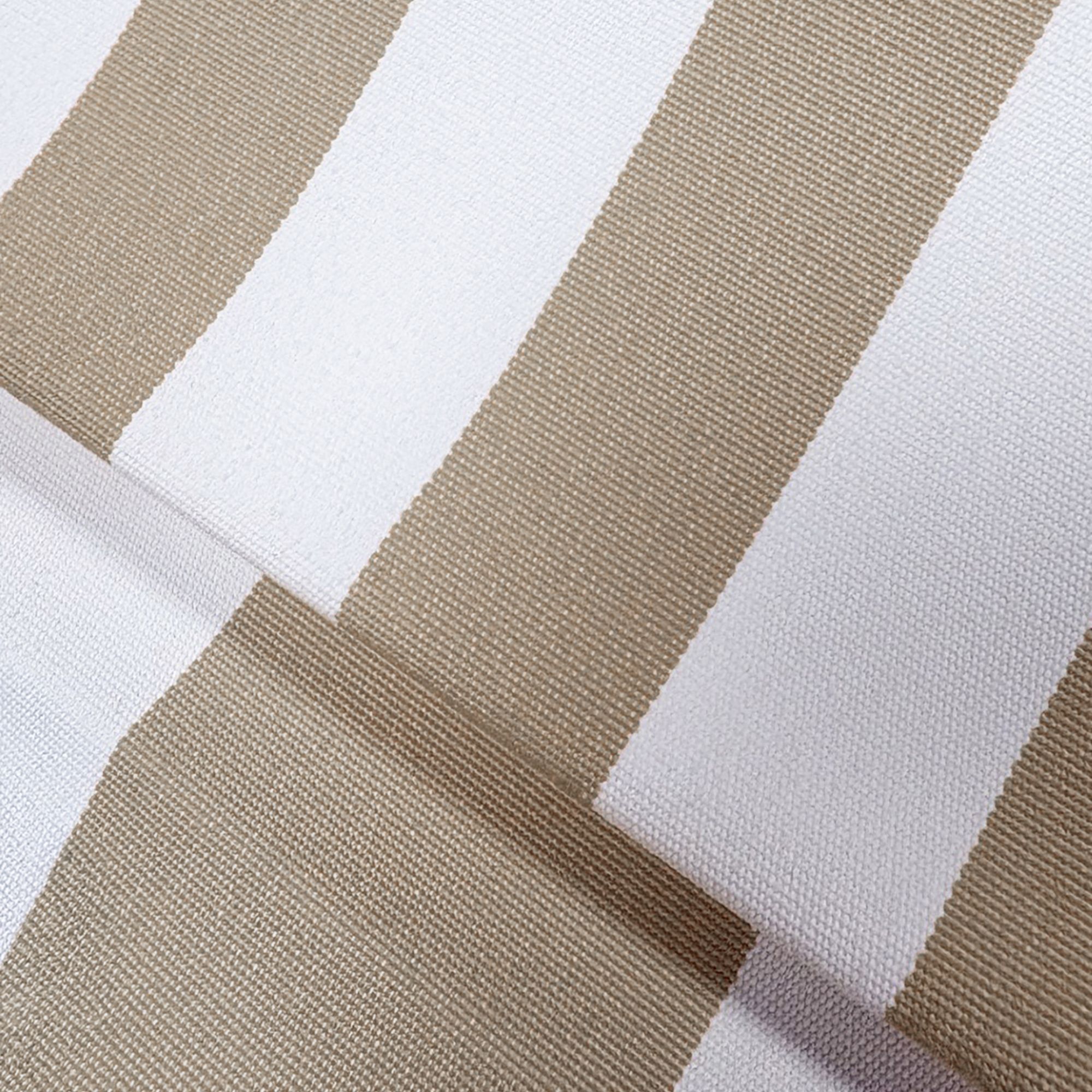 Fauteuil et pouf d'extérieur compressé en tissu à rayures taupe FLAVIO