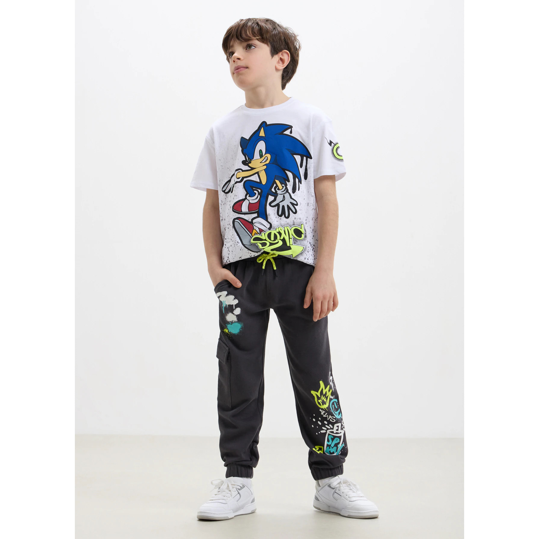 Pantalone ginnico cargo con graffiti