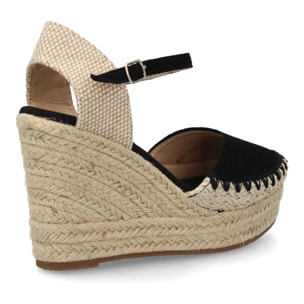 Alpargata de cuña alta de esparto con cierre de hebilla