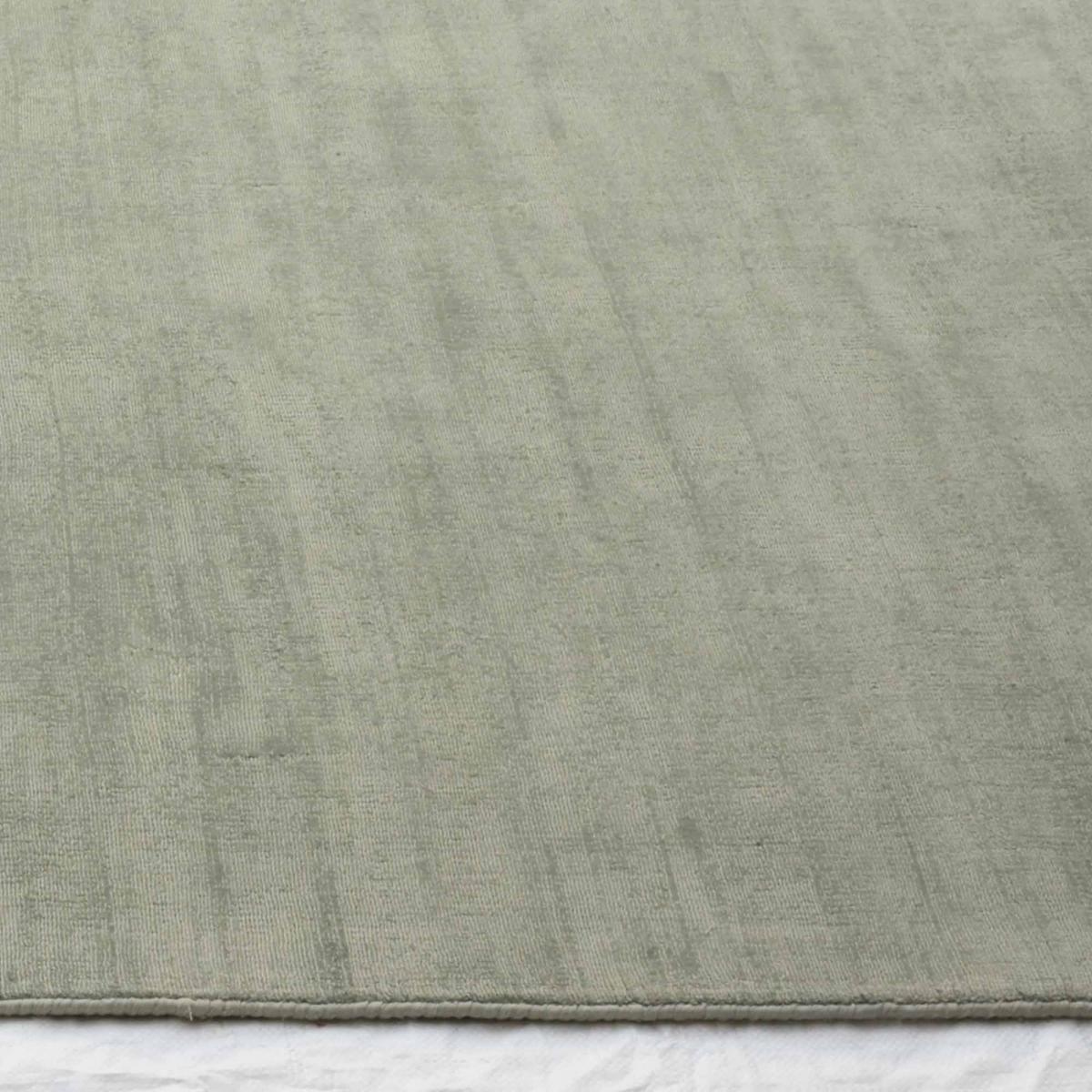 Tapis artisanal doux et soyeux tufté main en viscose