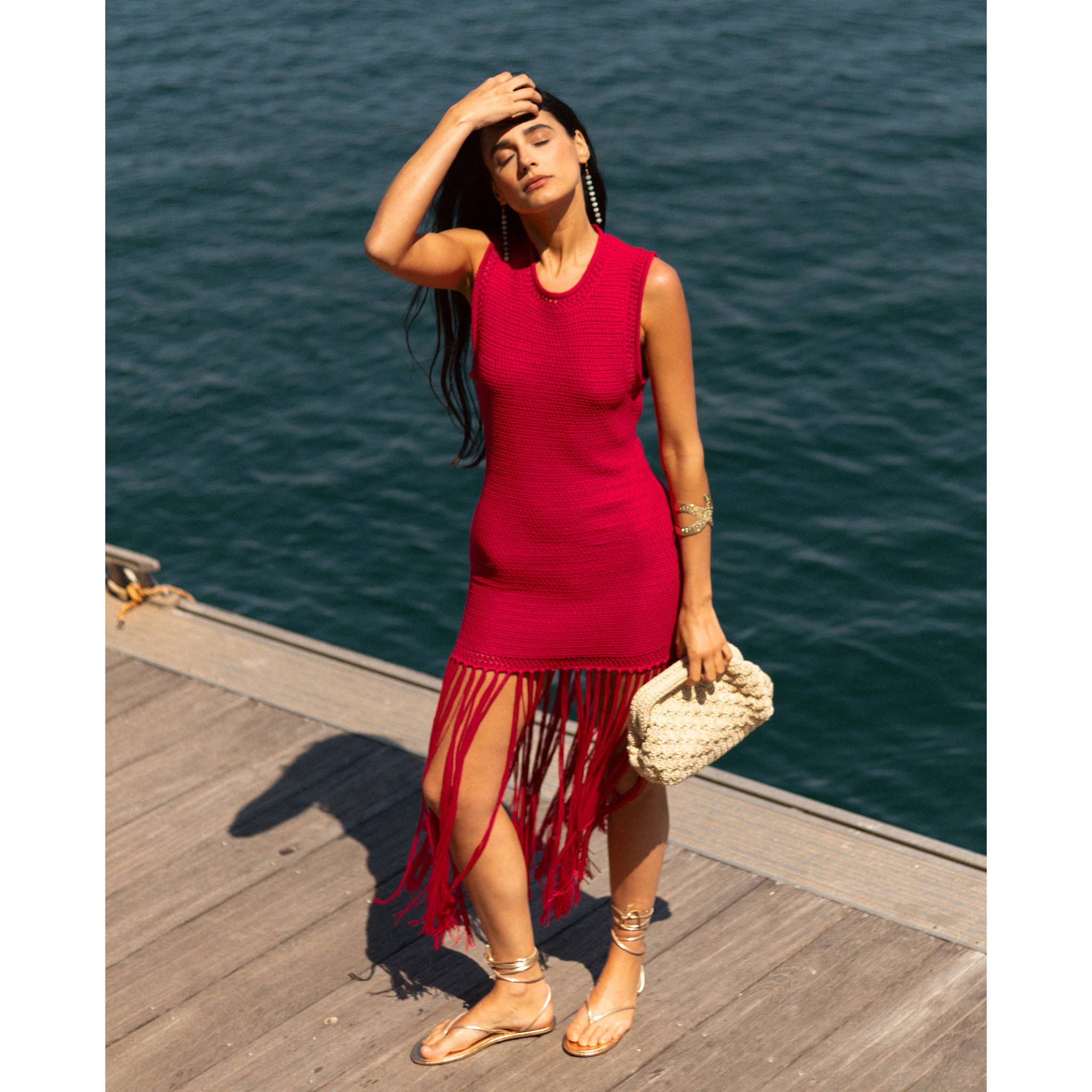 Vestido de punto elástico con flecos y corte ajustado