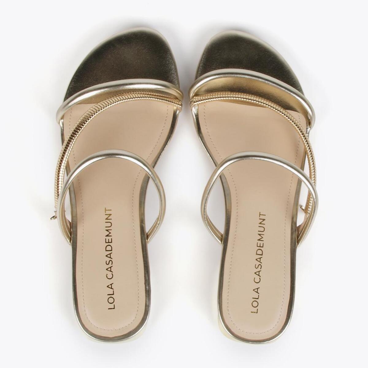 Sandali bassi fascette metallizzate e tacco dorato