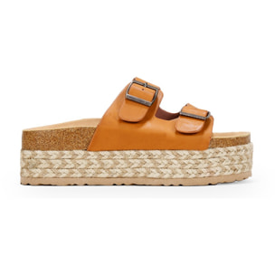 Sandalias marrones con plataforma de esparto