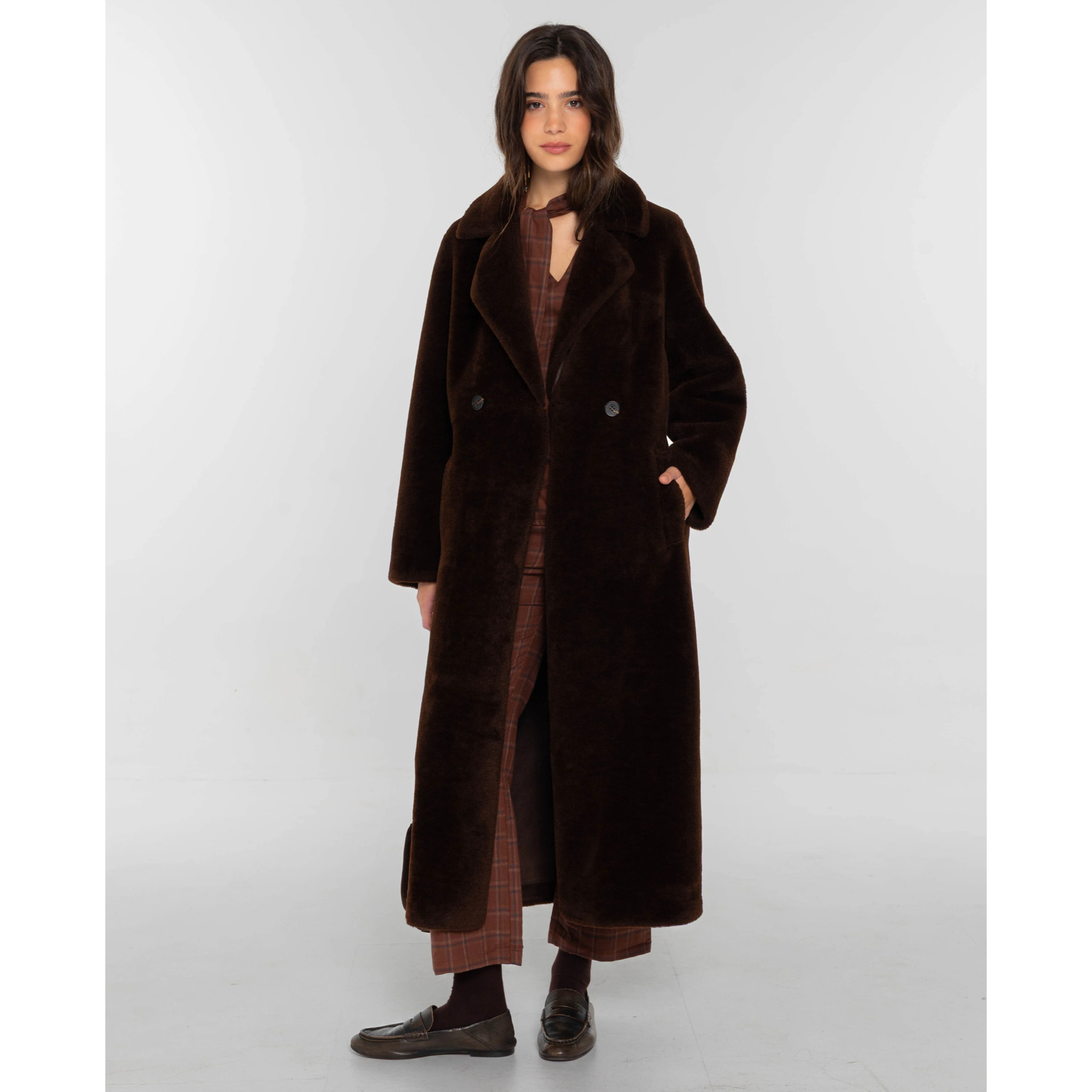 Abrigo largo de pelo de mujer