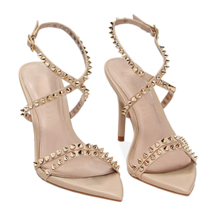 Sandalias con tacón nude con tachuelas