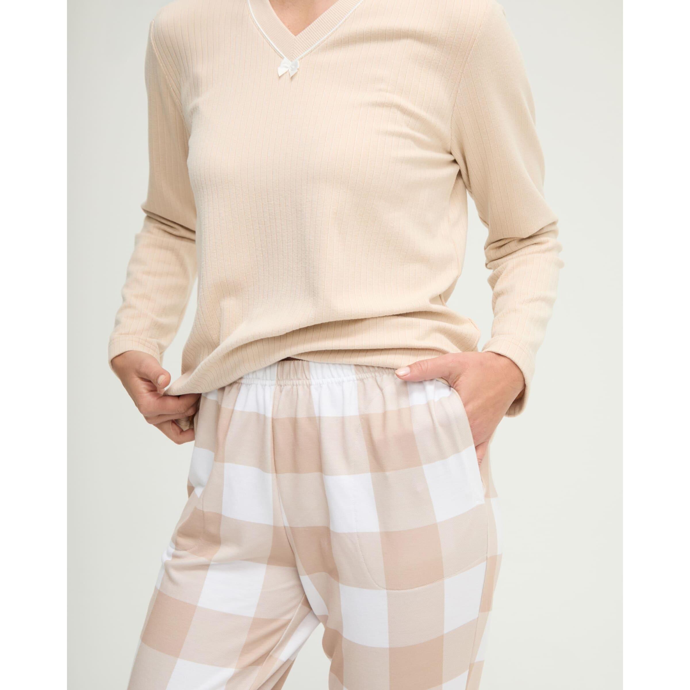 Pijama mujer de cuello pico y pantalón de cuadros