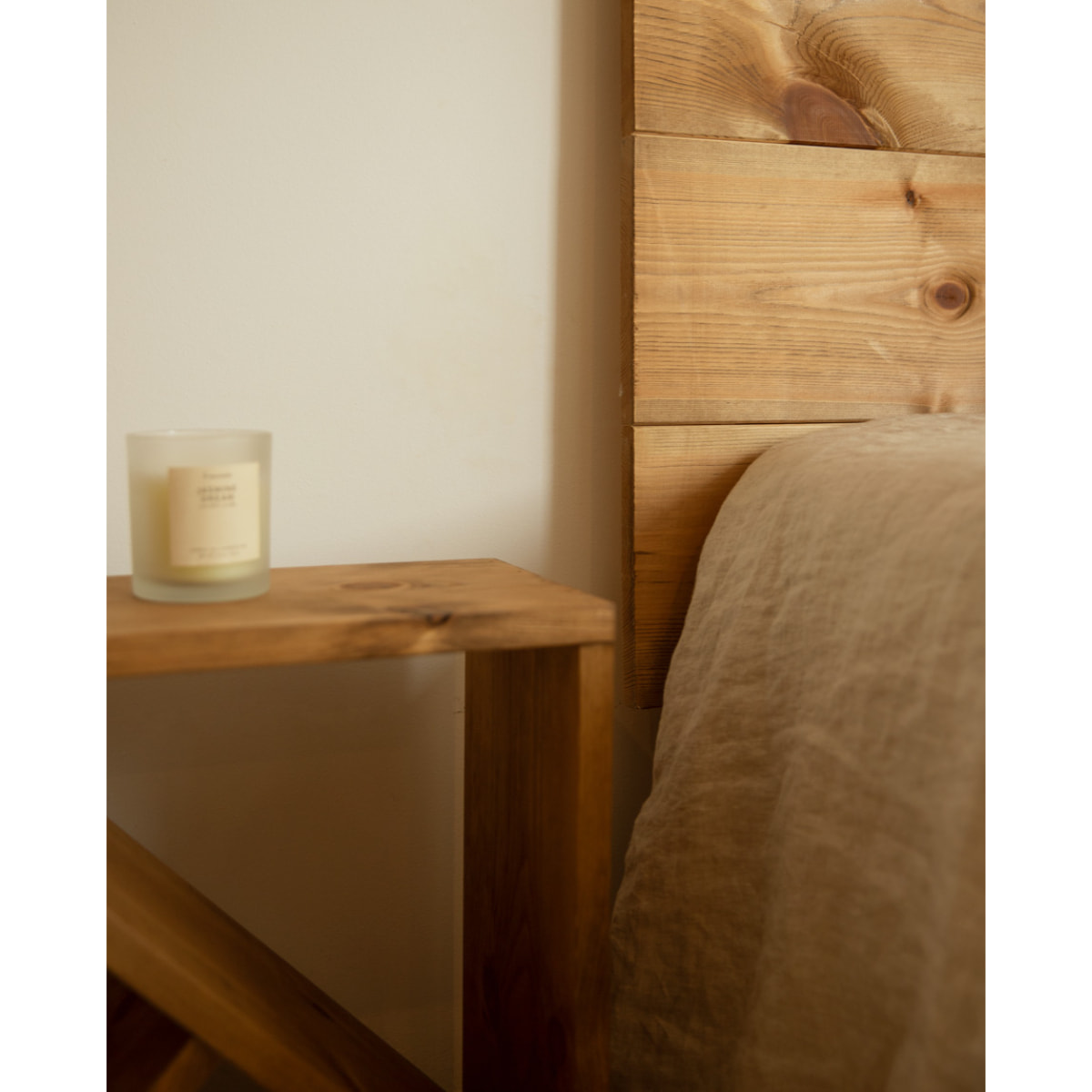 Pack tête de lit et tables en bois massif ton chêne foncé en différentes tailles