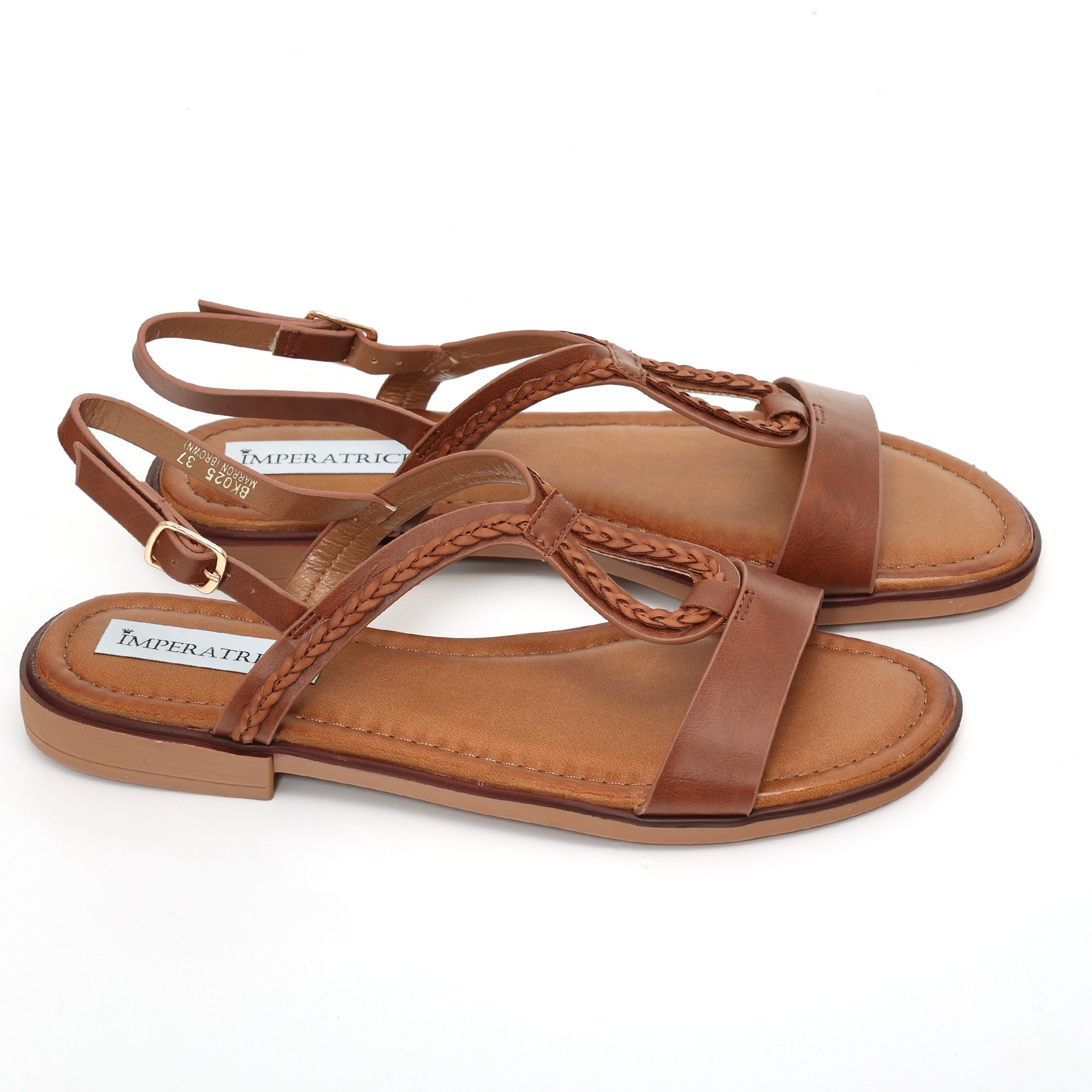 Sandali bassi in simil pelle con fasce intrecciate