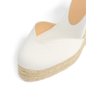 Alpargatas Chiara en satén, cierre mediante lazada y doble plataforma