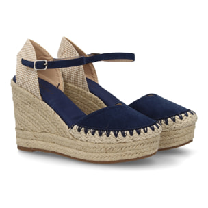 Alpargata de cuña alta de esparto con cierre de hebilla