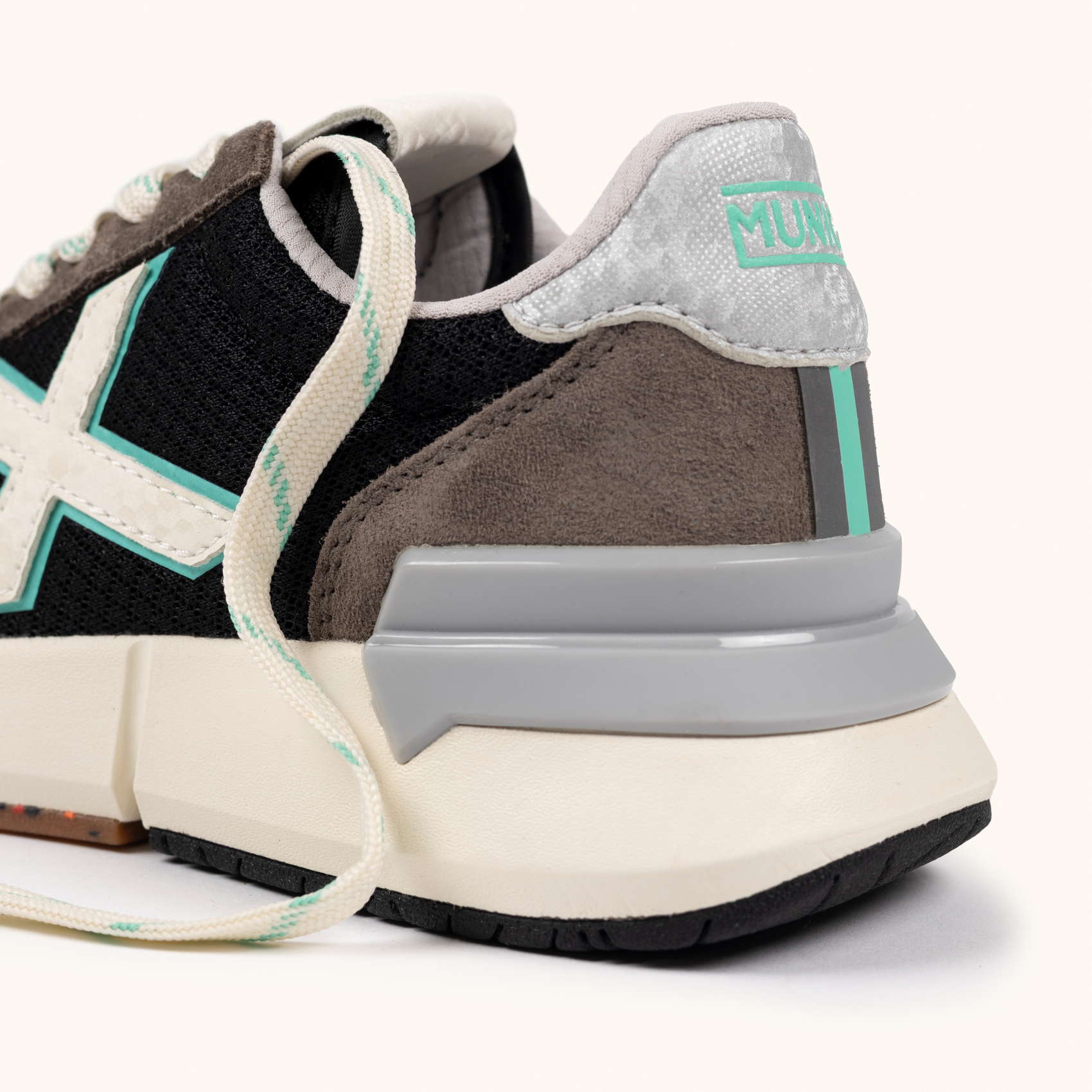 MUNICH VERSUS WMN 114 Sneakers Deportivas Negras y Verde Agua