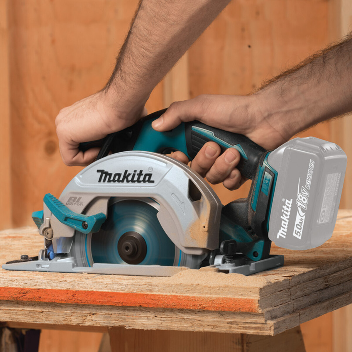 Sierra circular 18 V Li-Ion Ø 165 mm MAKITA - Sin batería ni cargador - DHS680Z