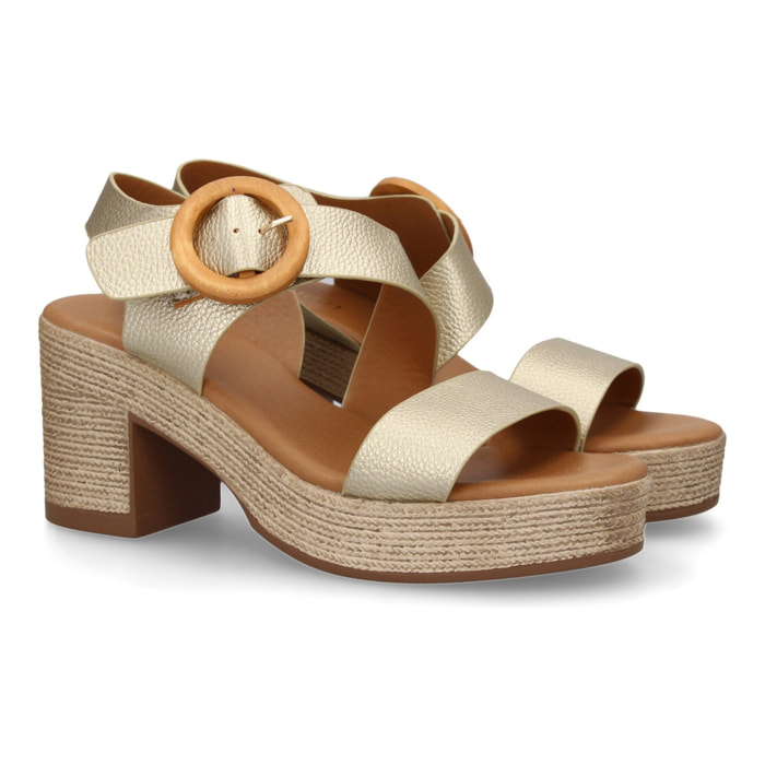Sandalia de tacon para mujer diseño moderno elegante y comodo con tiras cruzadas en el talon.