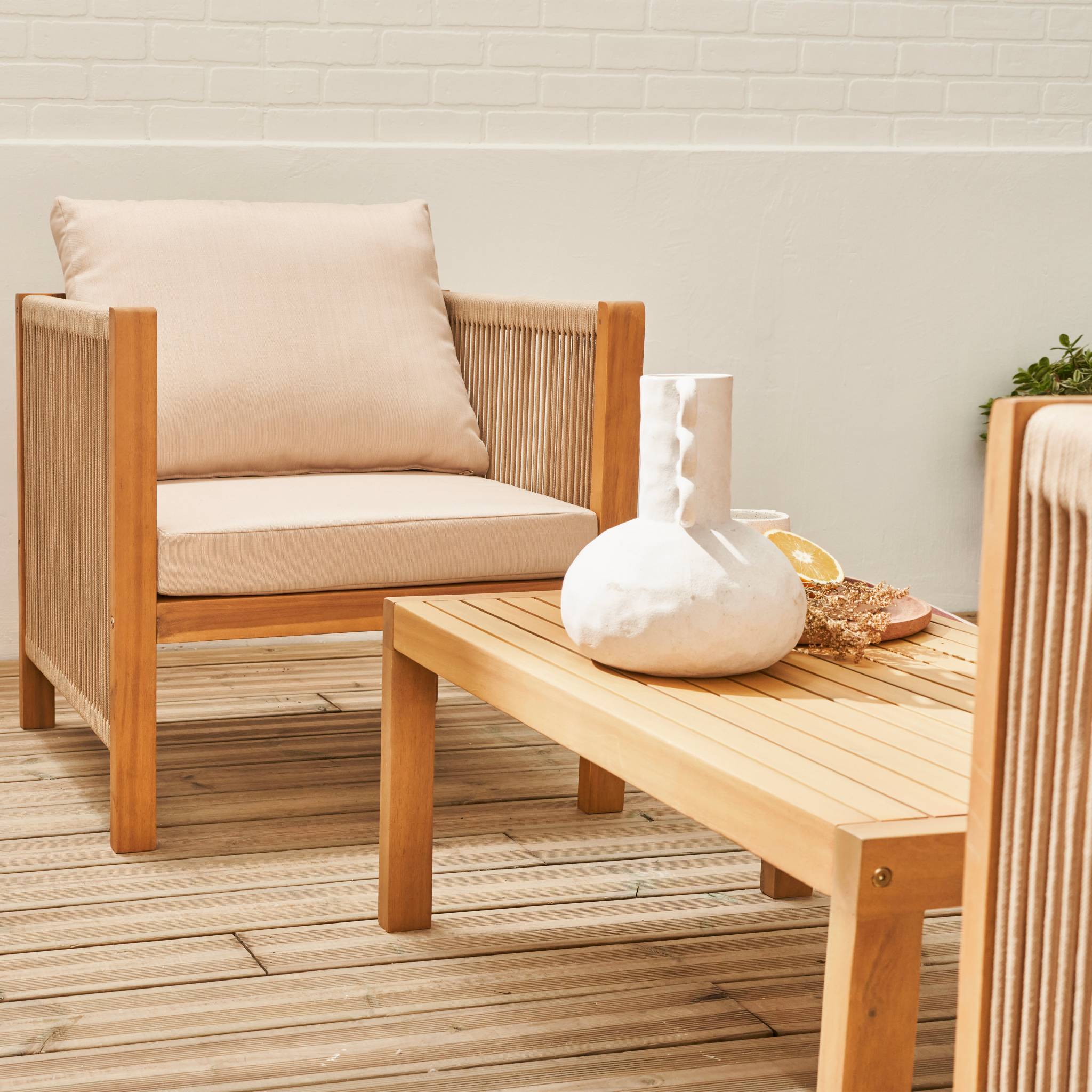 Salon de jardin ALCIRA 4 places en bois d'acacia et cordes beiges et coussins beiges. 1 canapé 2 pl + 2 fauteuils + 1 table basse