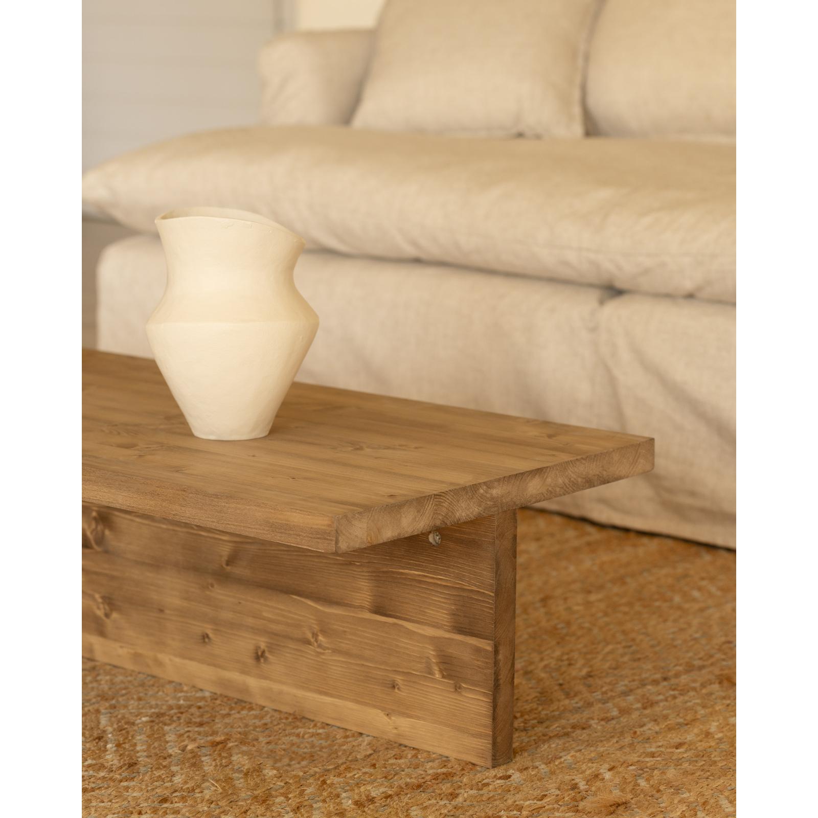 Mesa de centro de madera maciza en tono roble oscuro de 123,5x27cm Alto: 27 Largo: 123.5 Ancho: 46.6