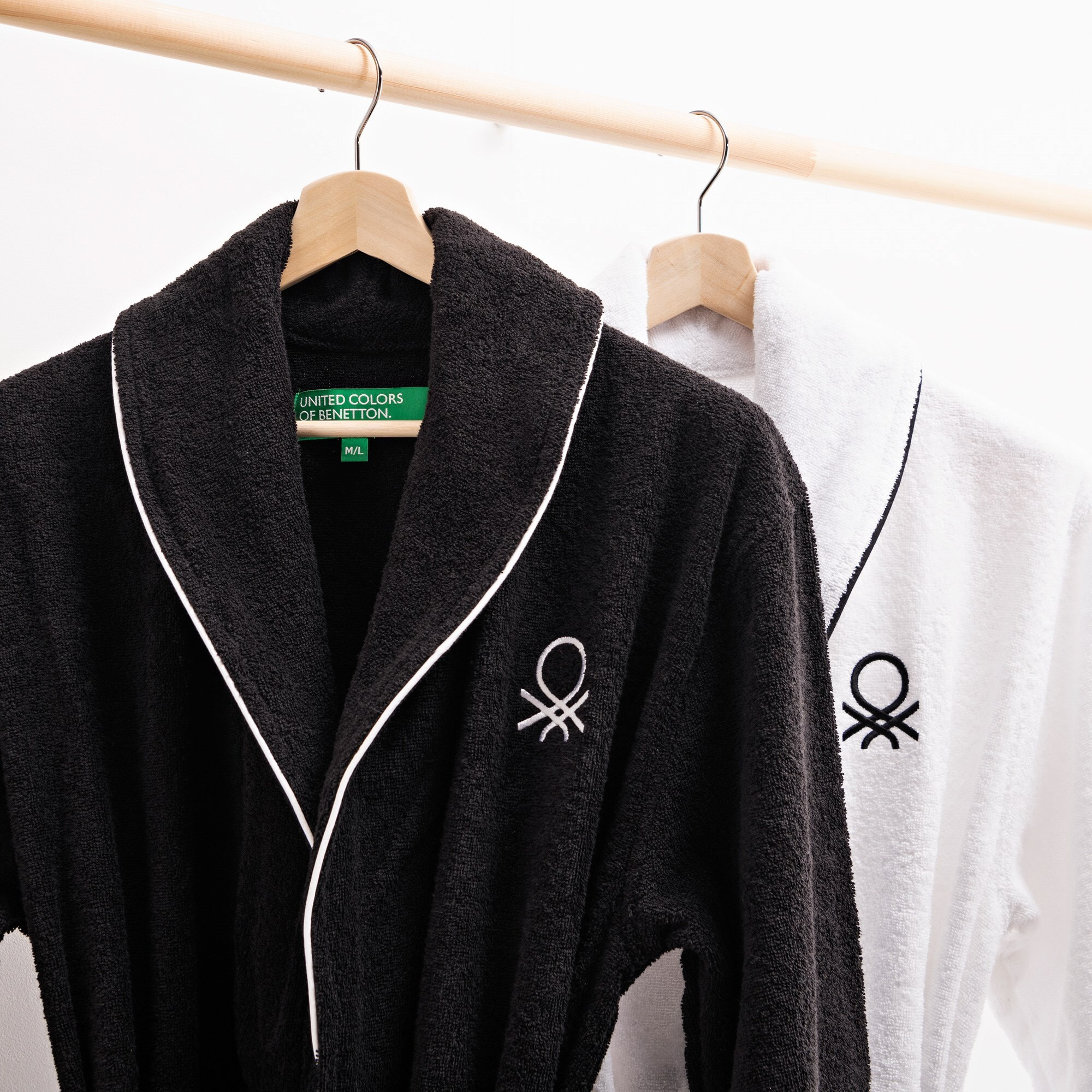 Albornoz s/m 420gsm 100% algodón con logo bordado blanco core benetton