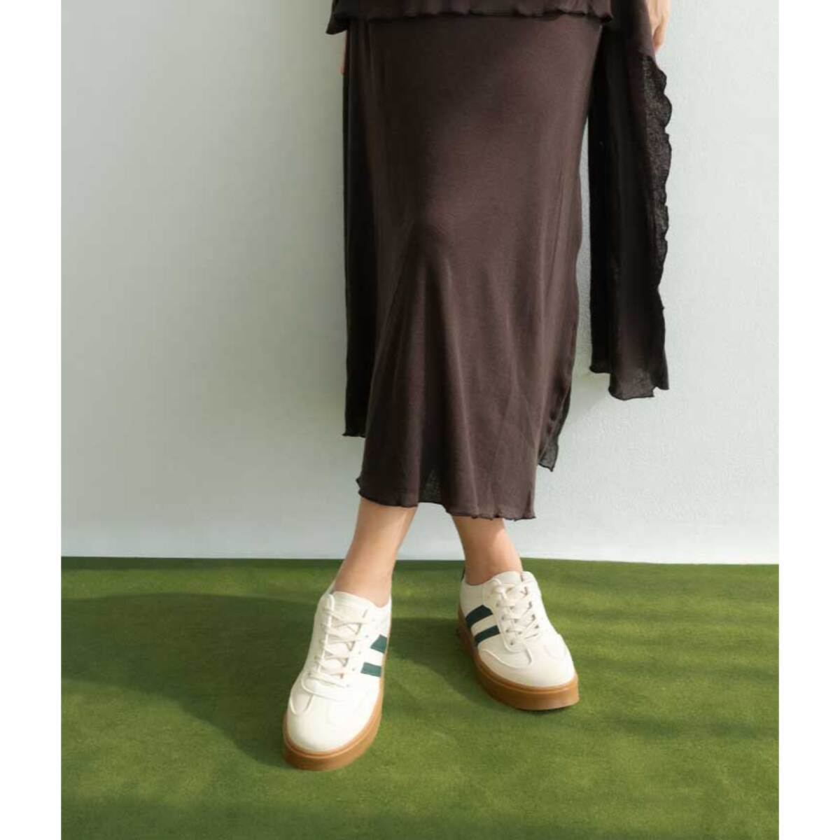 Zapatillas de plataforma beige con cordones