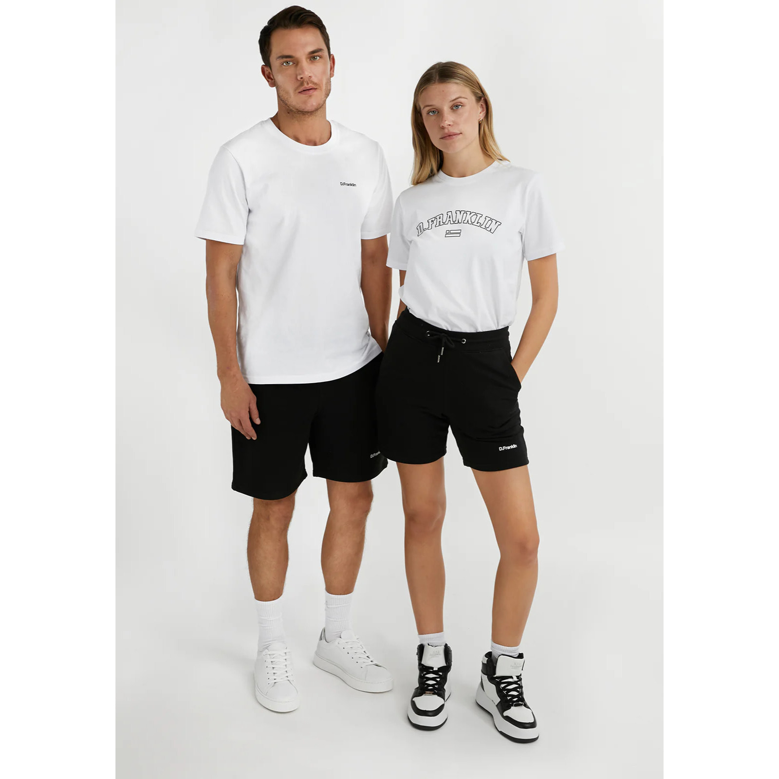 Pantalón Corto Logo Jogger Shorts en Negro D.Franklin