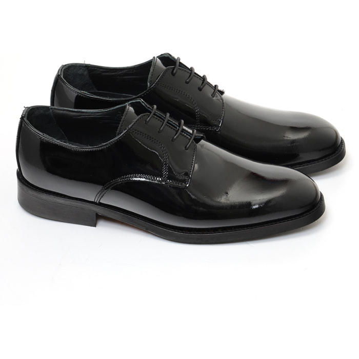 Derby stringate in pelle verniciata con fondo cuoio antiscivolo