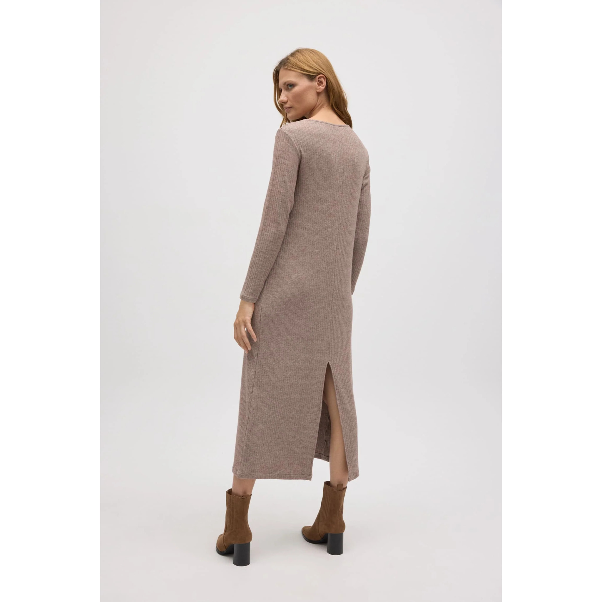 Abito lungo in maglia a coste marrone