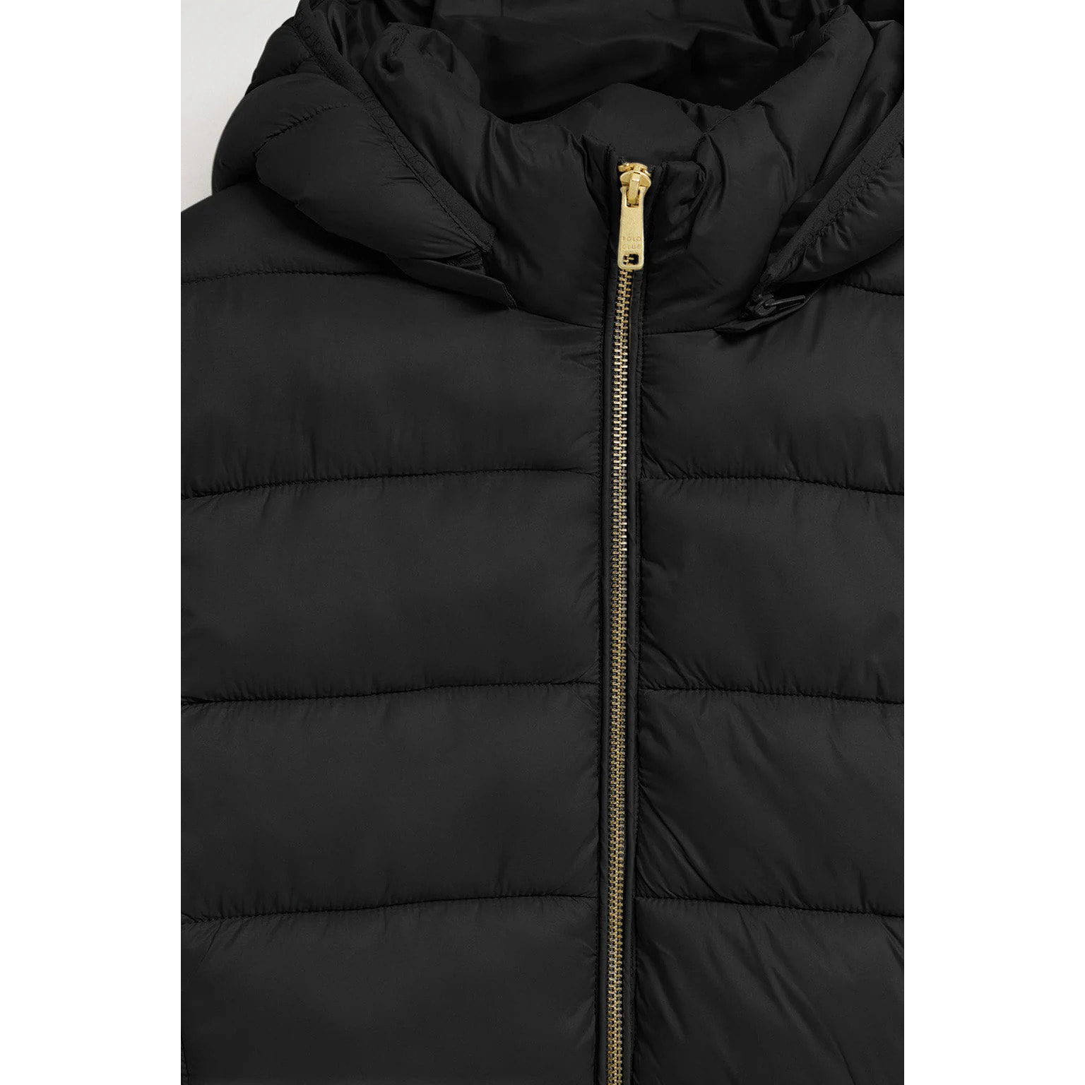 Abrigo ultralight negro Cecilia de capucha extraíble y bordado PC