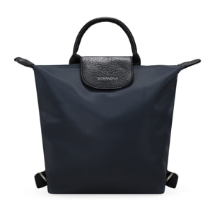 Mochila deportiva azul con solapa