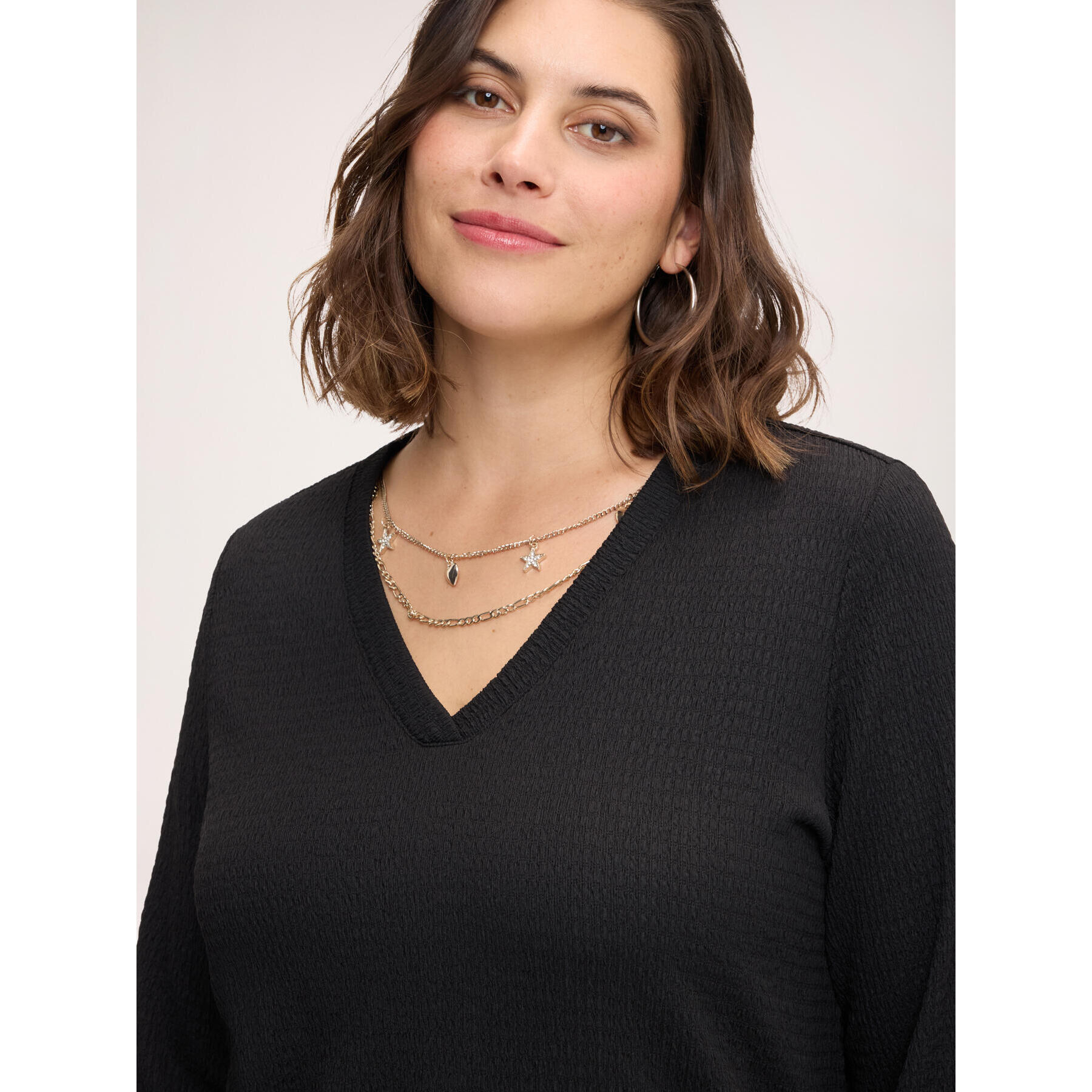 Fiorella Rubino - Camiseta con textura 3D y cadenita - Negro