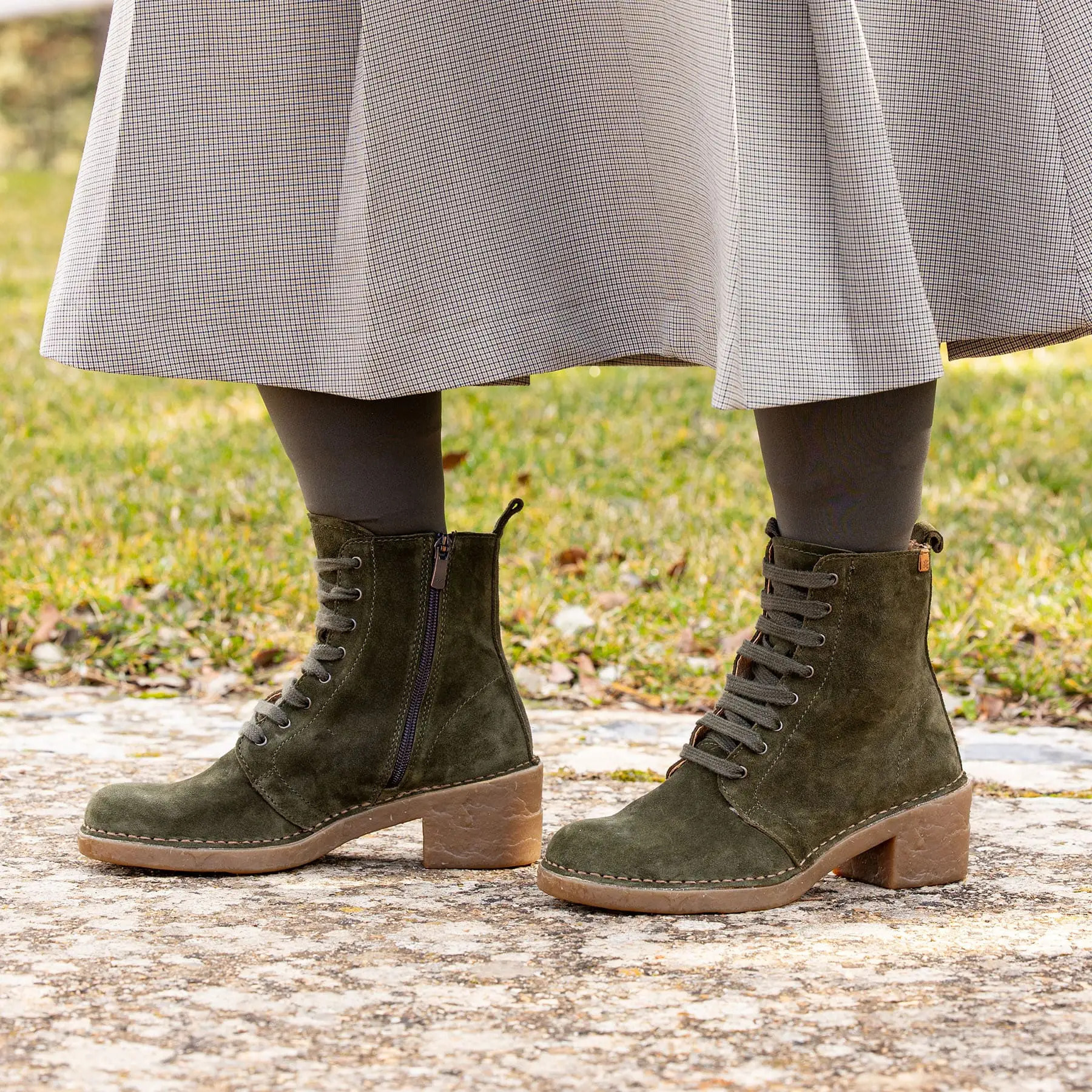 Botines con tacón N5660 SILK SUEDE CHOCOLATE / TICINO color Chocolate