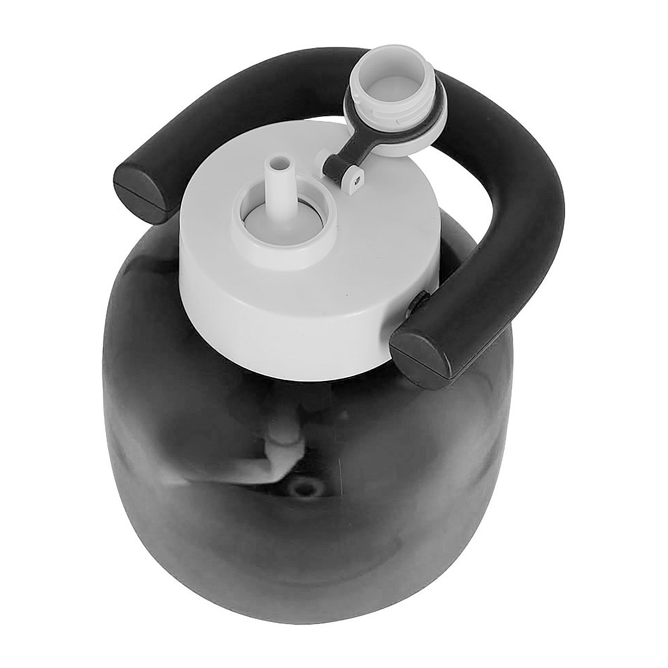 Bidón en resistente RPET con 1,8 L de capacidad. Con original forma de kettlebell. Incluye de cierre a rosca, pajita y firme asa de transporte. Libre de BPA.