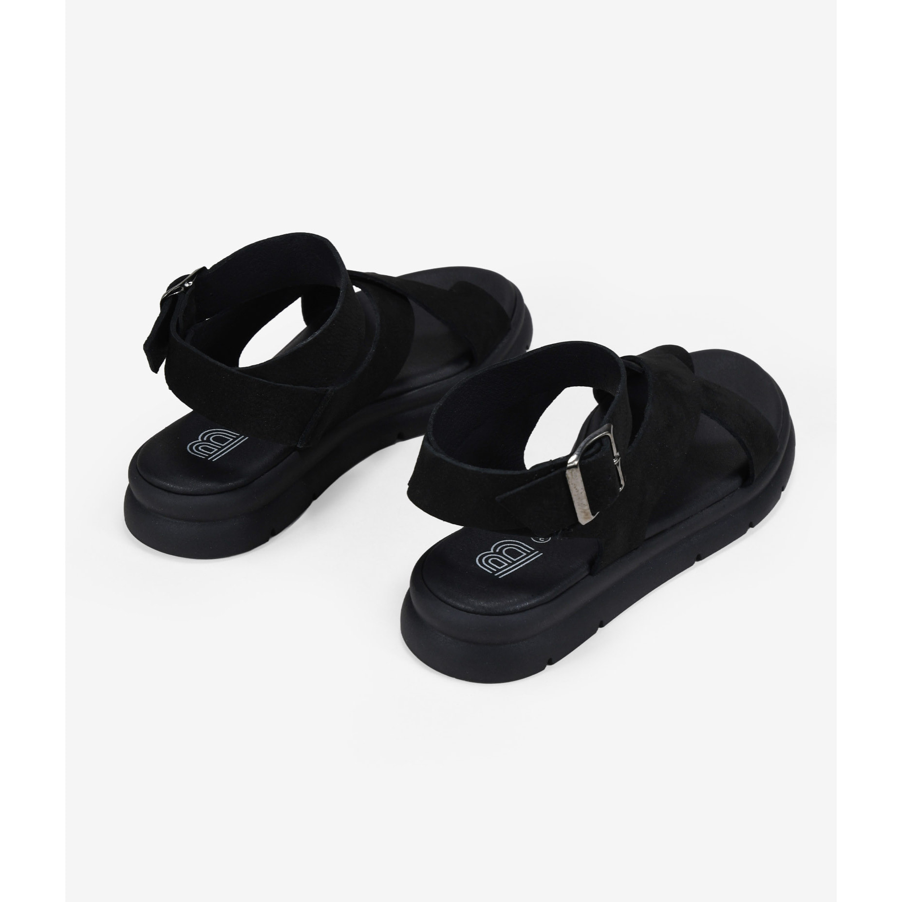 Sandalias de dedo negras en piel con hebilla