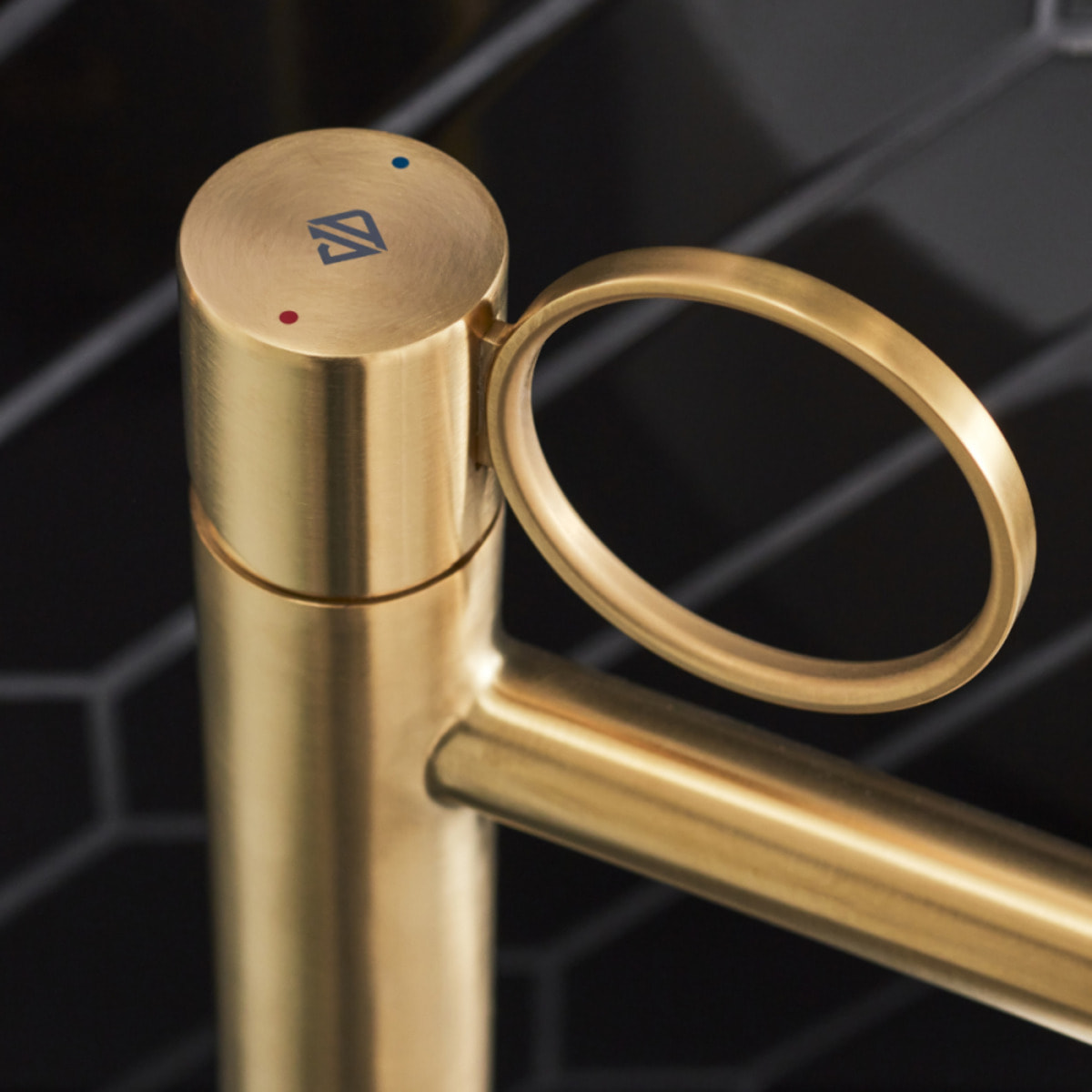 Mitigeur lavabo bas Vivienne laiton brossé avec bague laiton brossée