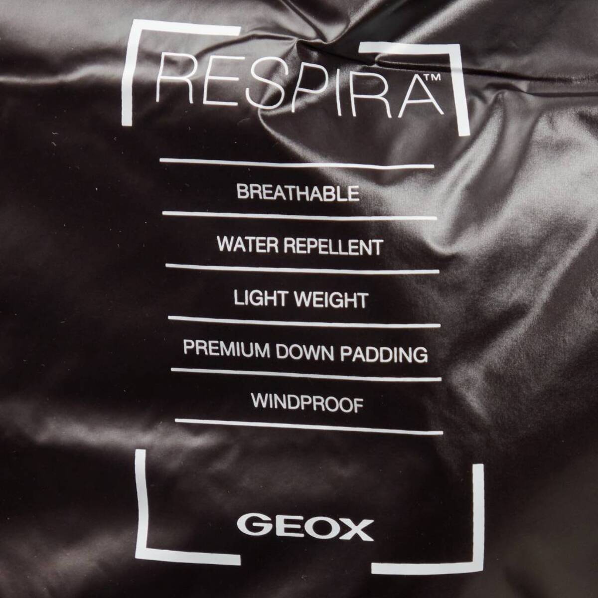 Abrigos Hombre de la marca GEOX  modelo M2625B T2562 M DERECK HOOD JACKET NEGRO