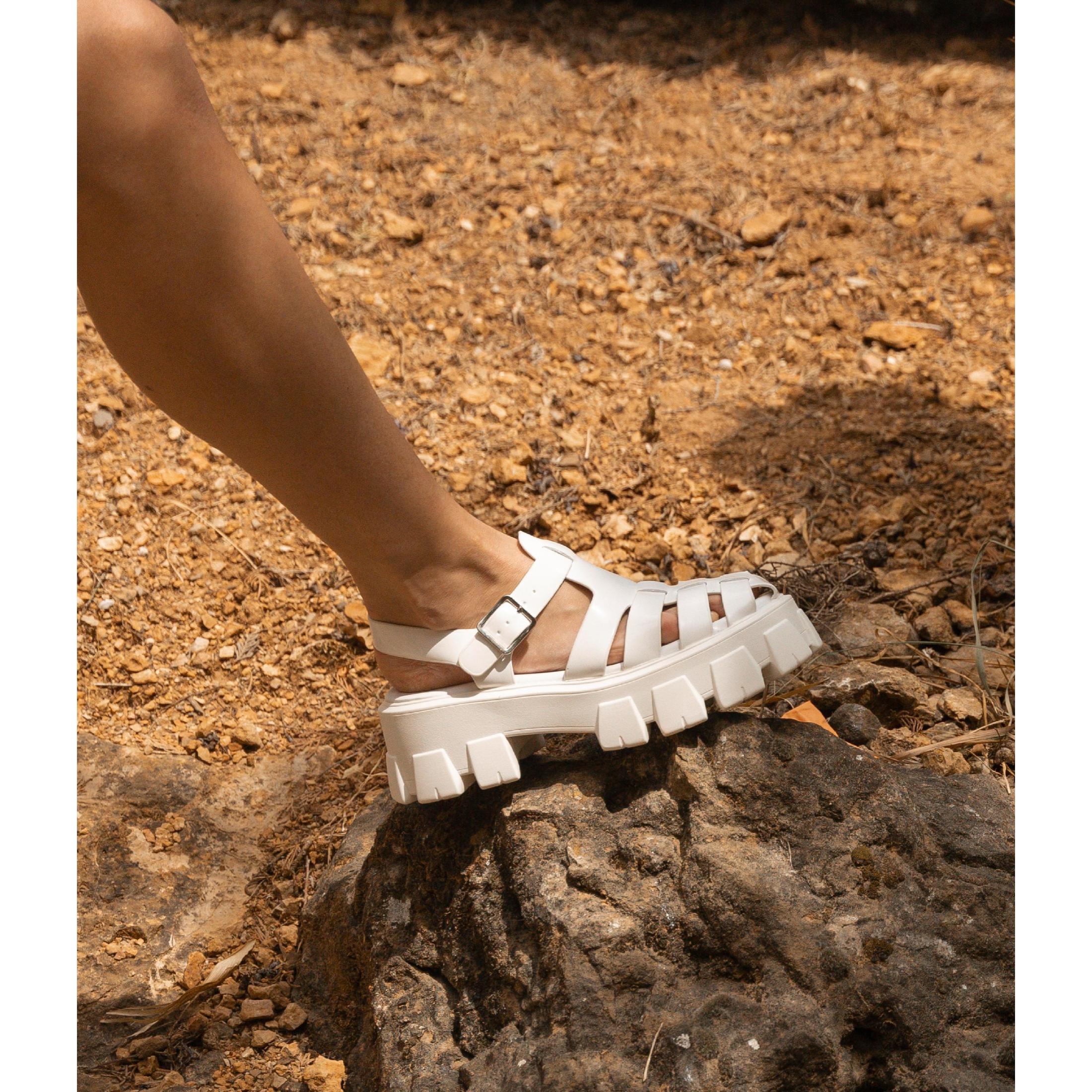 Sandalias cangrejeras blancas con plataforma