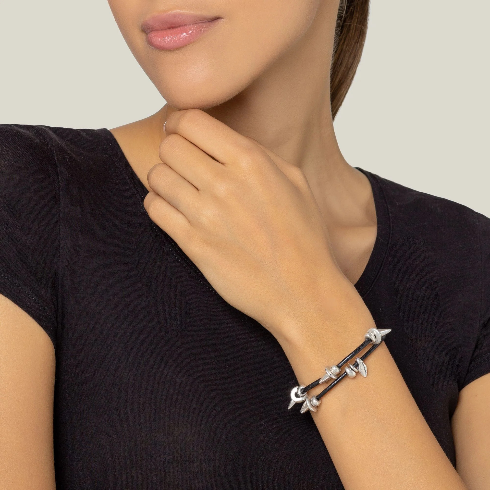 Pulsera cuero negro-plata chapado